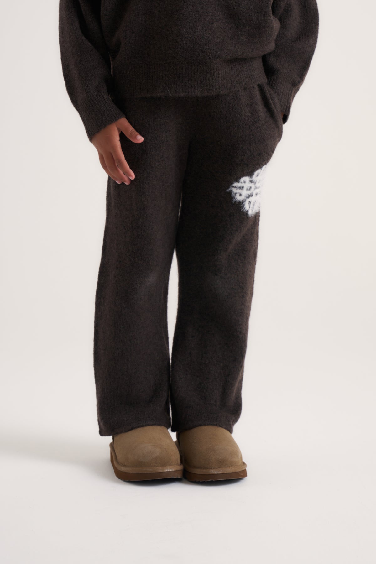 KIDS EMBLEM FLUFFY KNIT JOGGERS - BROWN
