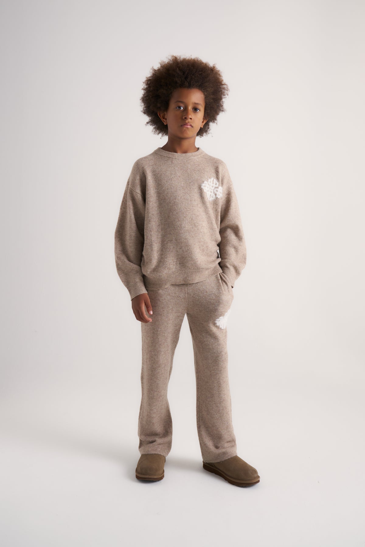 JUNIOR EMBLEM FLUFFY KNIT JOGGERS - BEIGE