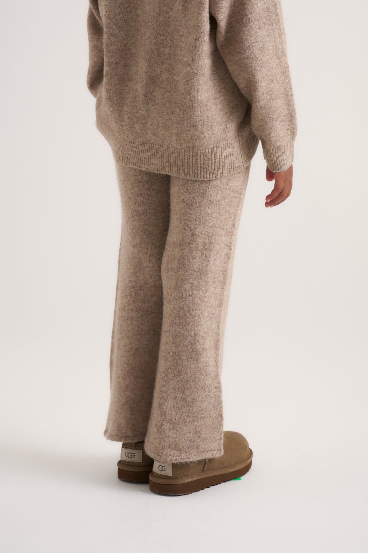 KIDS EMBLEM FLUFFY KNIT JOGGERS - BEIGE
