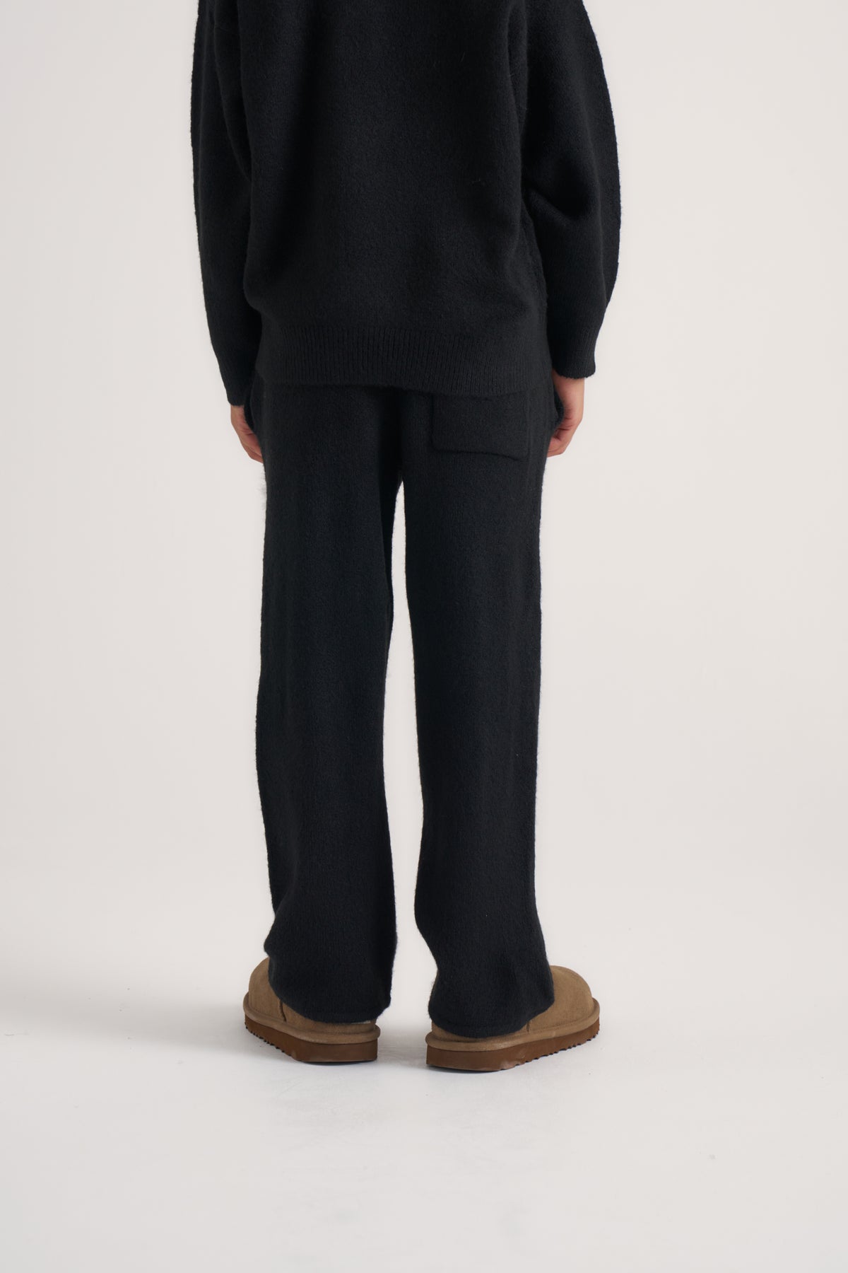 JUNIOR EMBLEM FLUFFY KNIT JOGGERS - BLACK