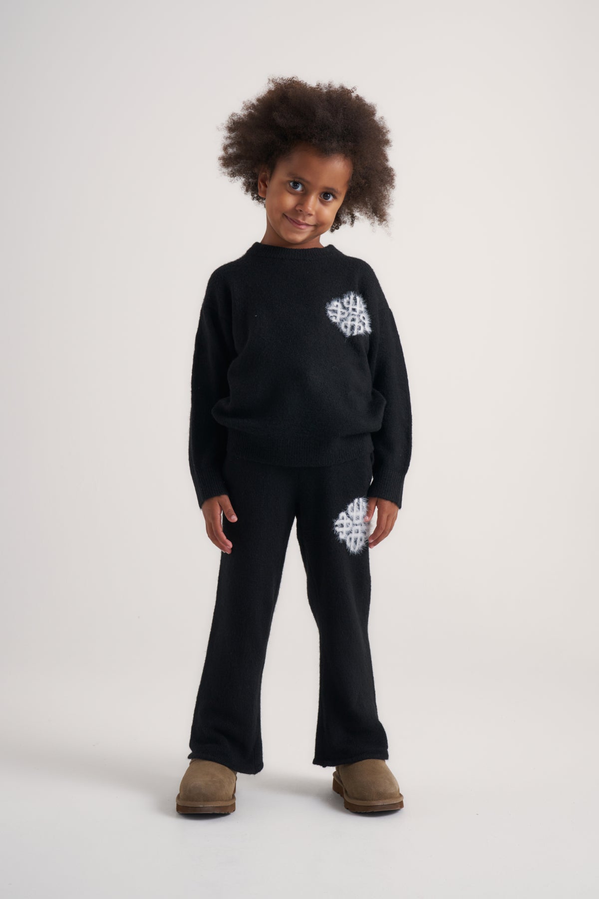 KIDS EMBLEM FLUFFY KNIT CREW - BLACK