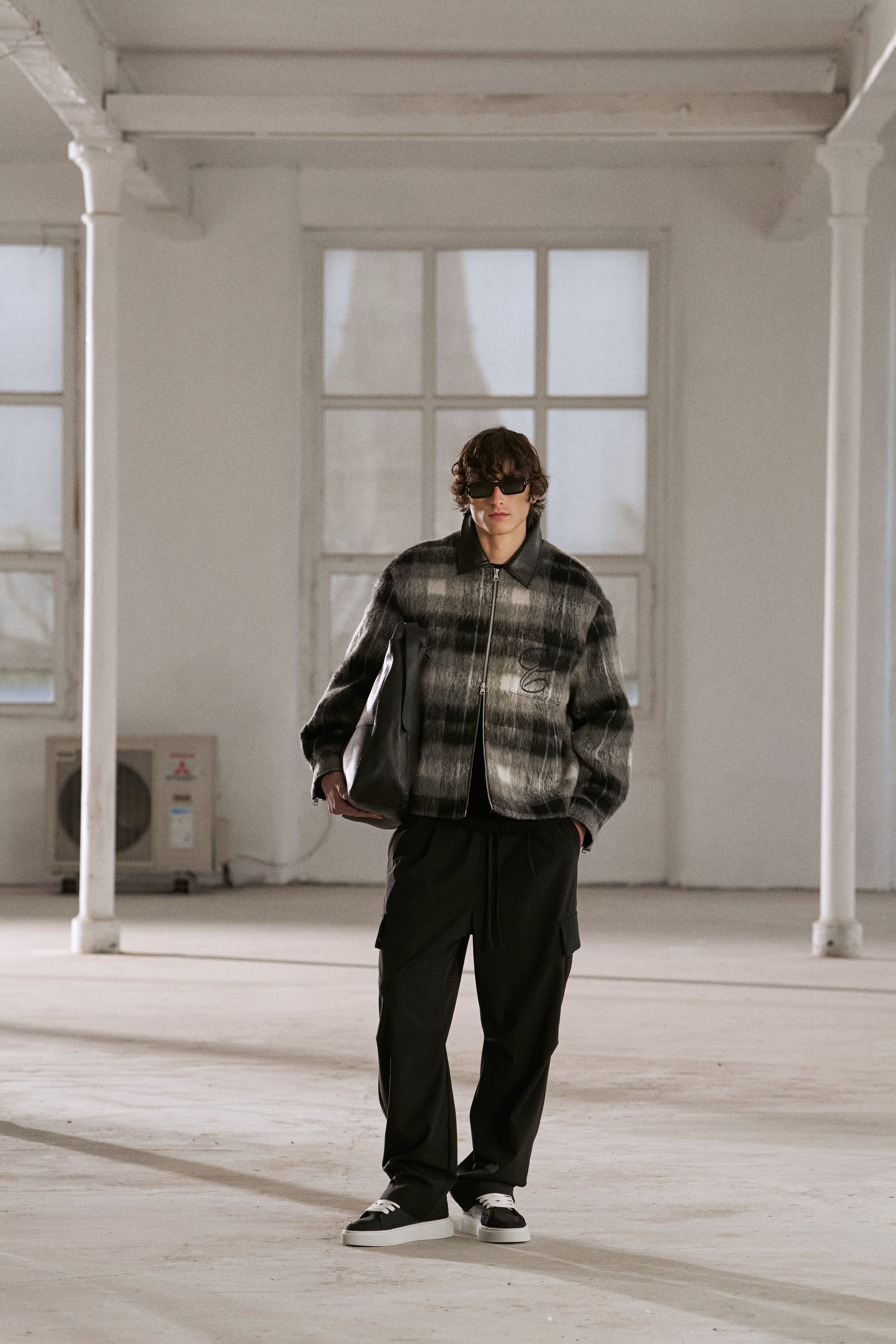 BRUSHED CHECK CONTRAST COLLAR JACKET - BLACK