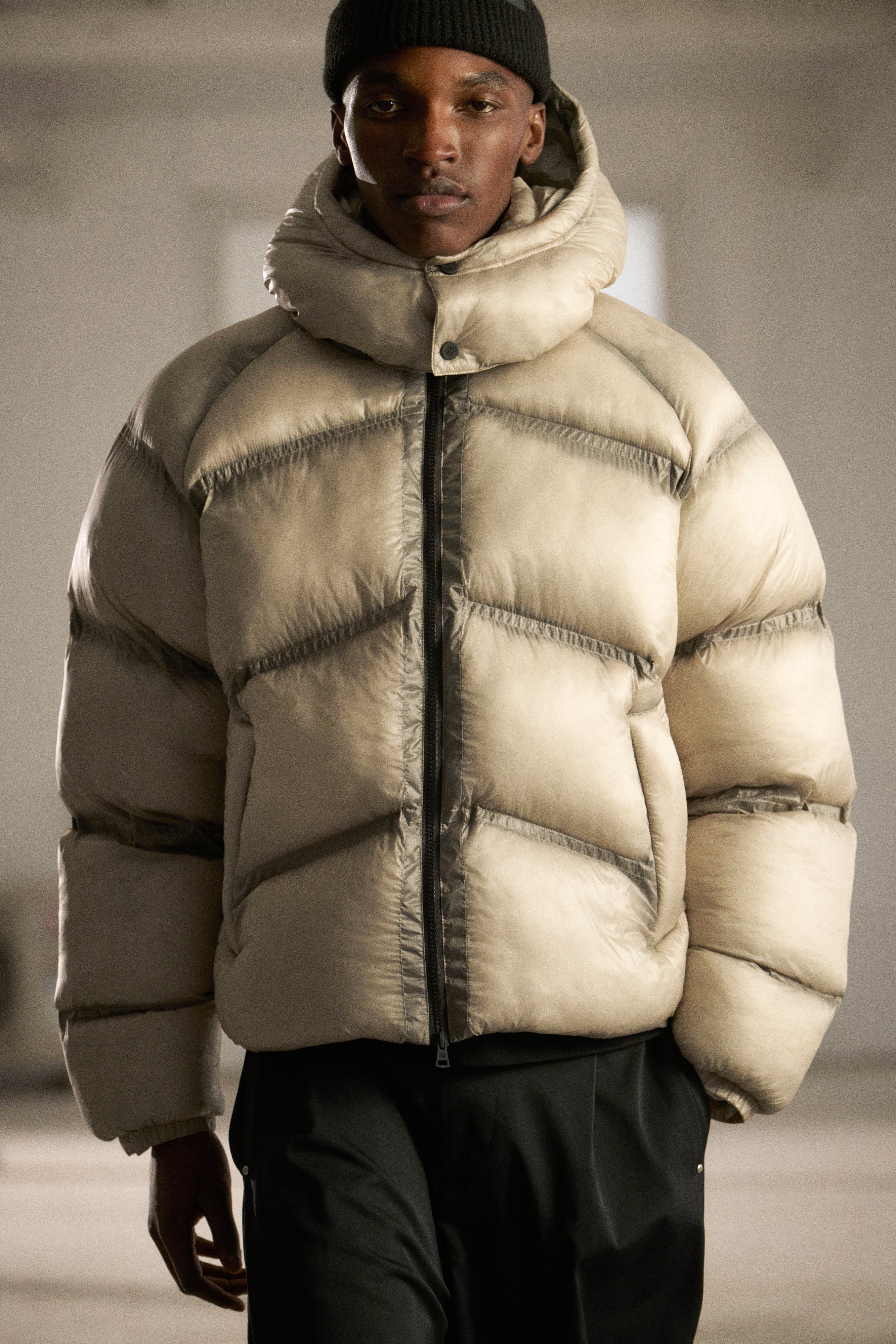 TRANSLUCENT HOODED PUFFER - GREY