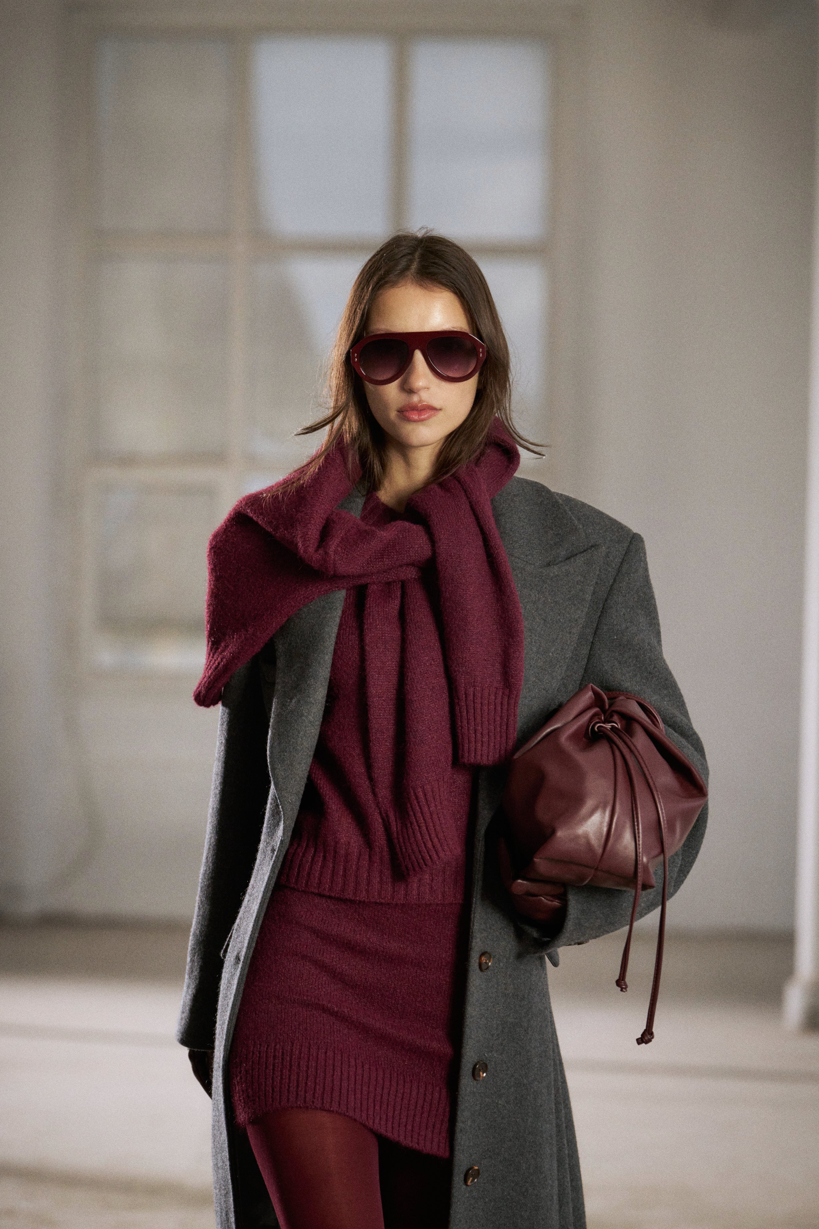 EMBLEM EMBROIDERED KNITTED CREW - PLUM