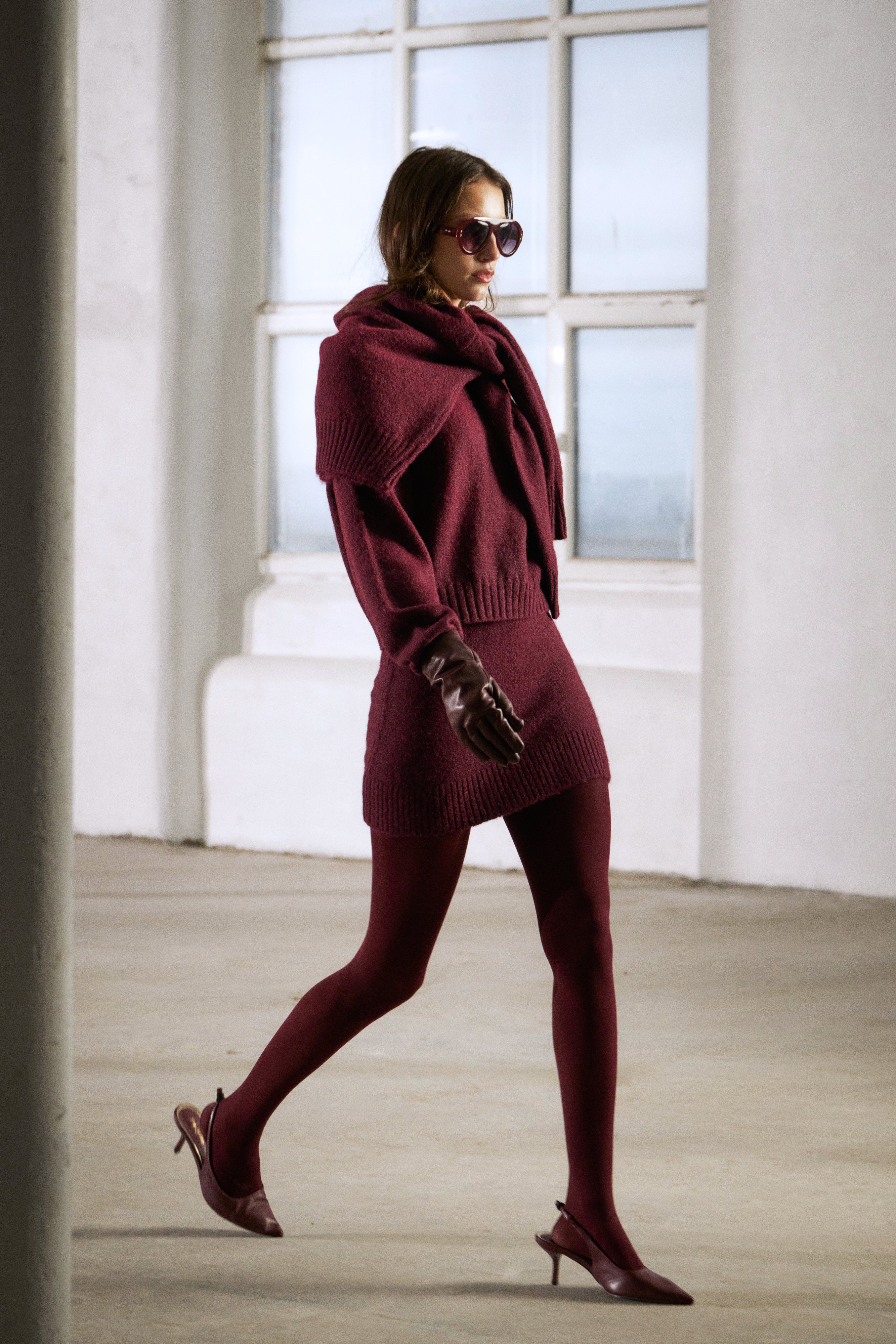 EMBLEM EMBROIDERED KNITTED CREW - PLUM