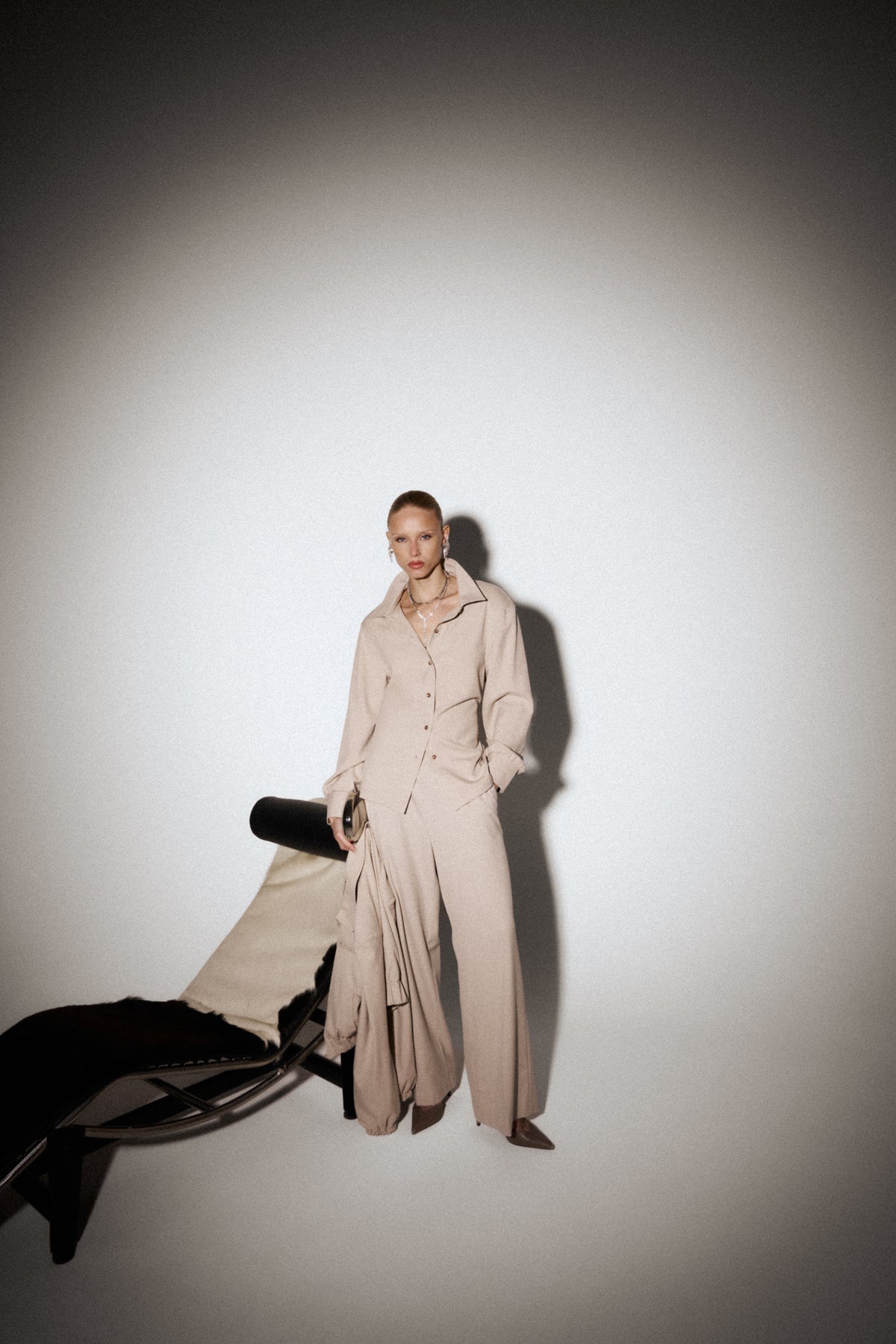 TAILORED SHOULDER PADDED SHIRT - BEIGE