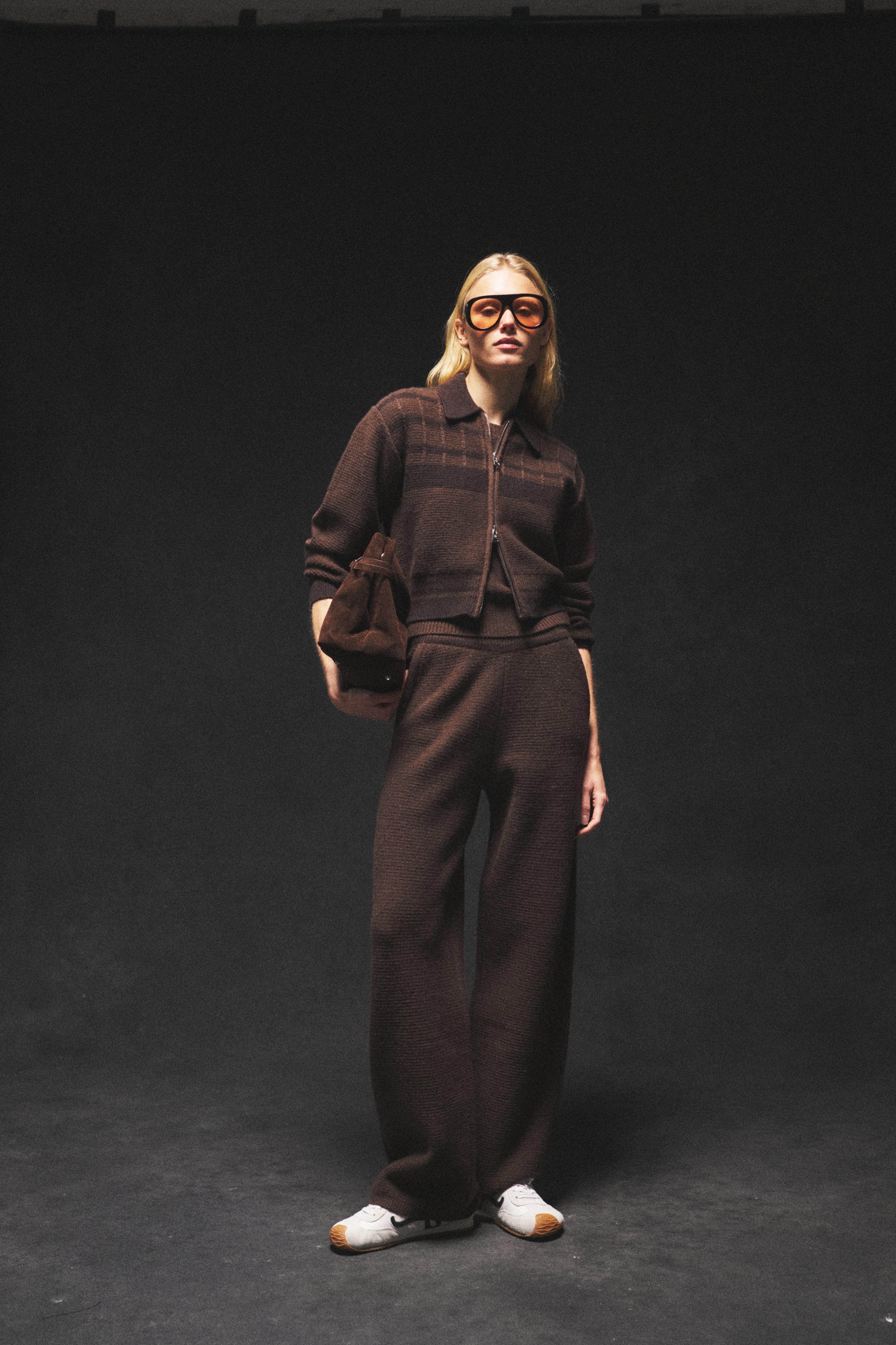 CONTRAST STRIPE KNITTED ZIP THROUGH - CHOCOLATE