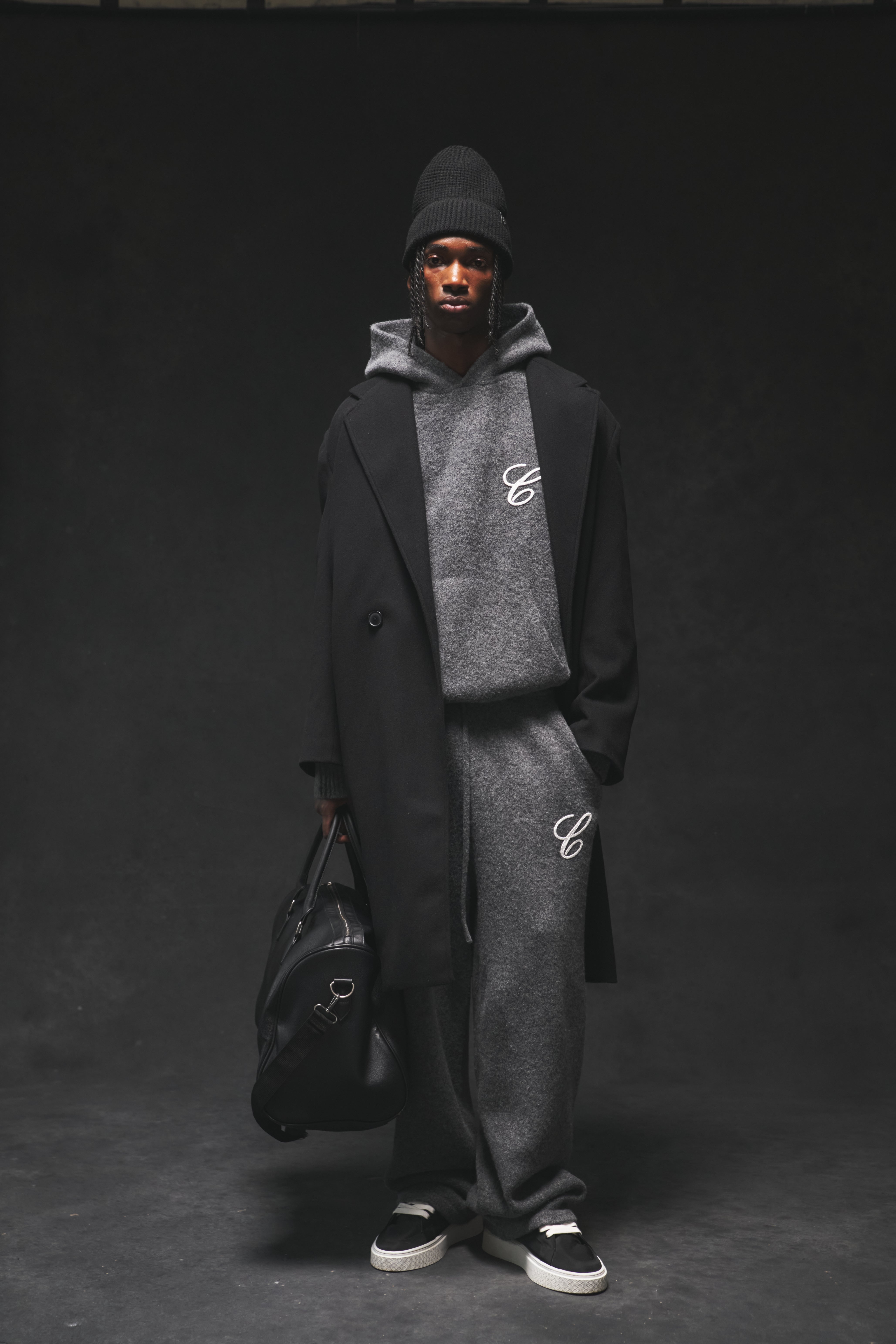 CHAINSTITCH EMBROIDERY KNITTED HOODIE - CHARCOAL