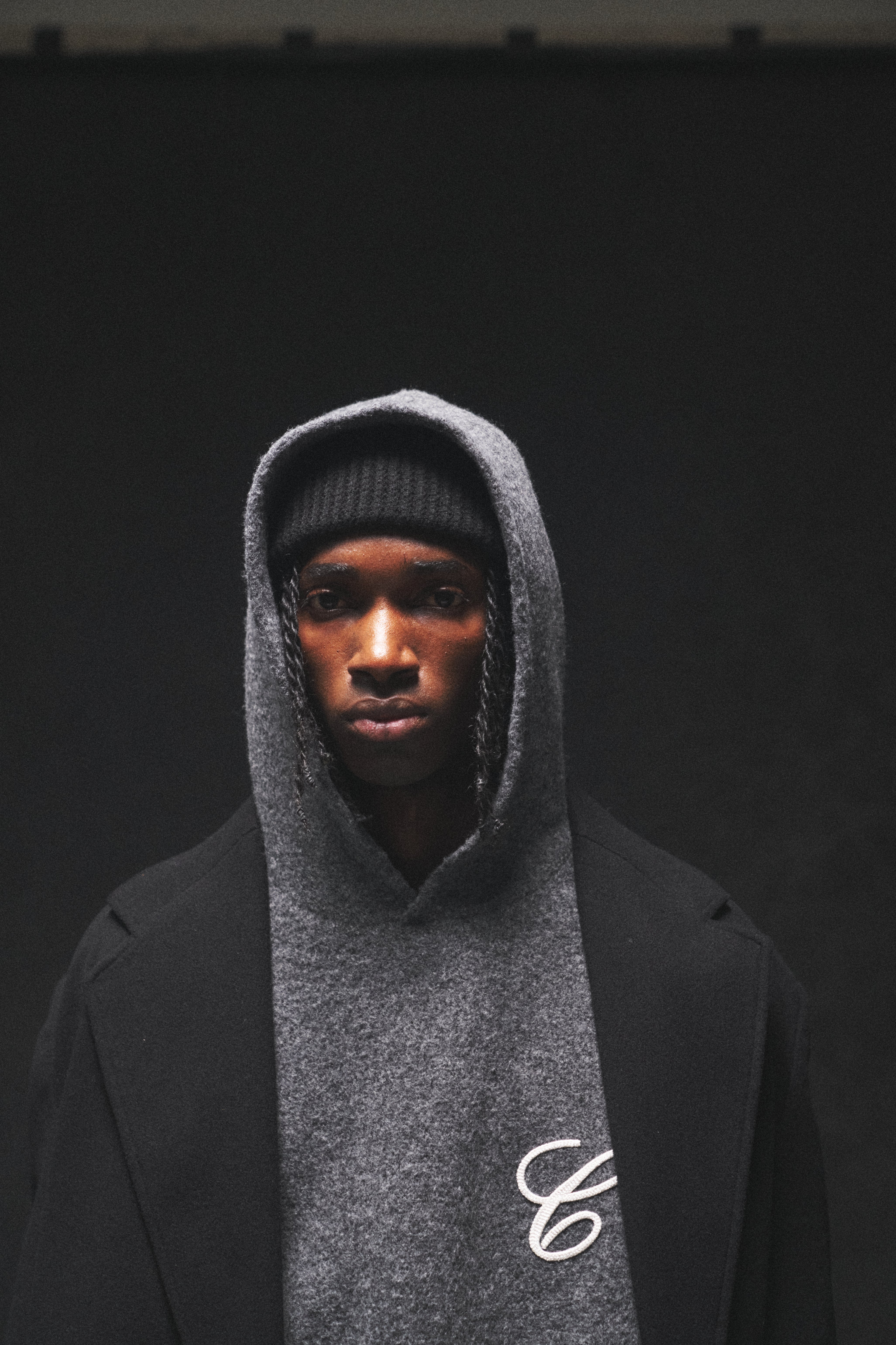 CHAINSTITCH EMBROIDERY KNITTED HOODIE - CHARCOAL
