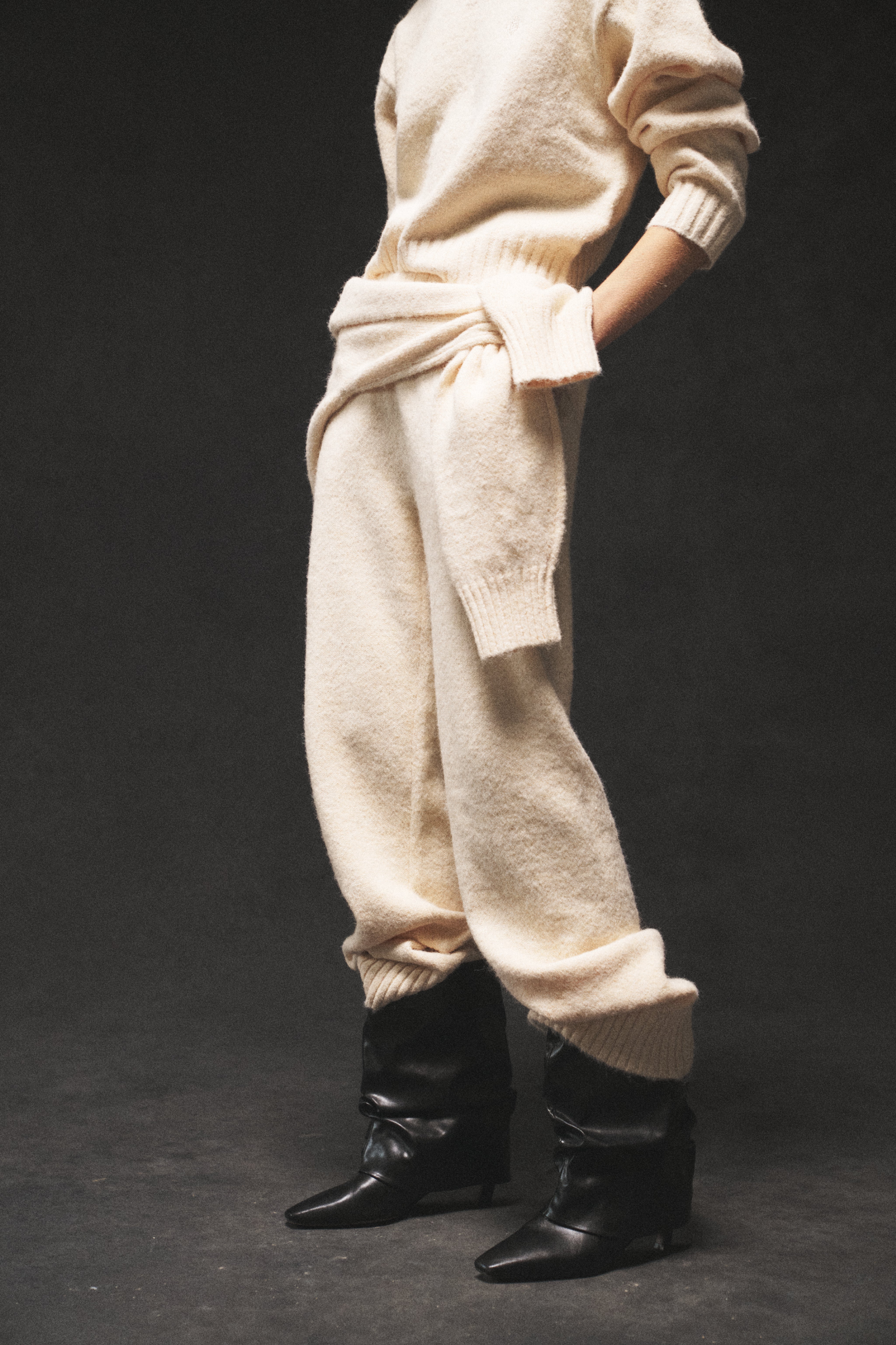 EMBLEM EMBROIDERED KNIT JOGGERS - BUTTERMILK