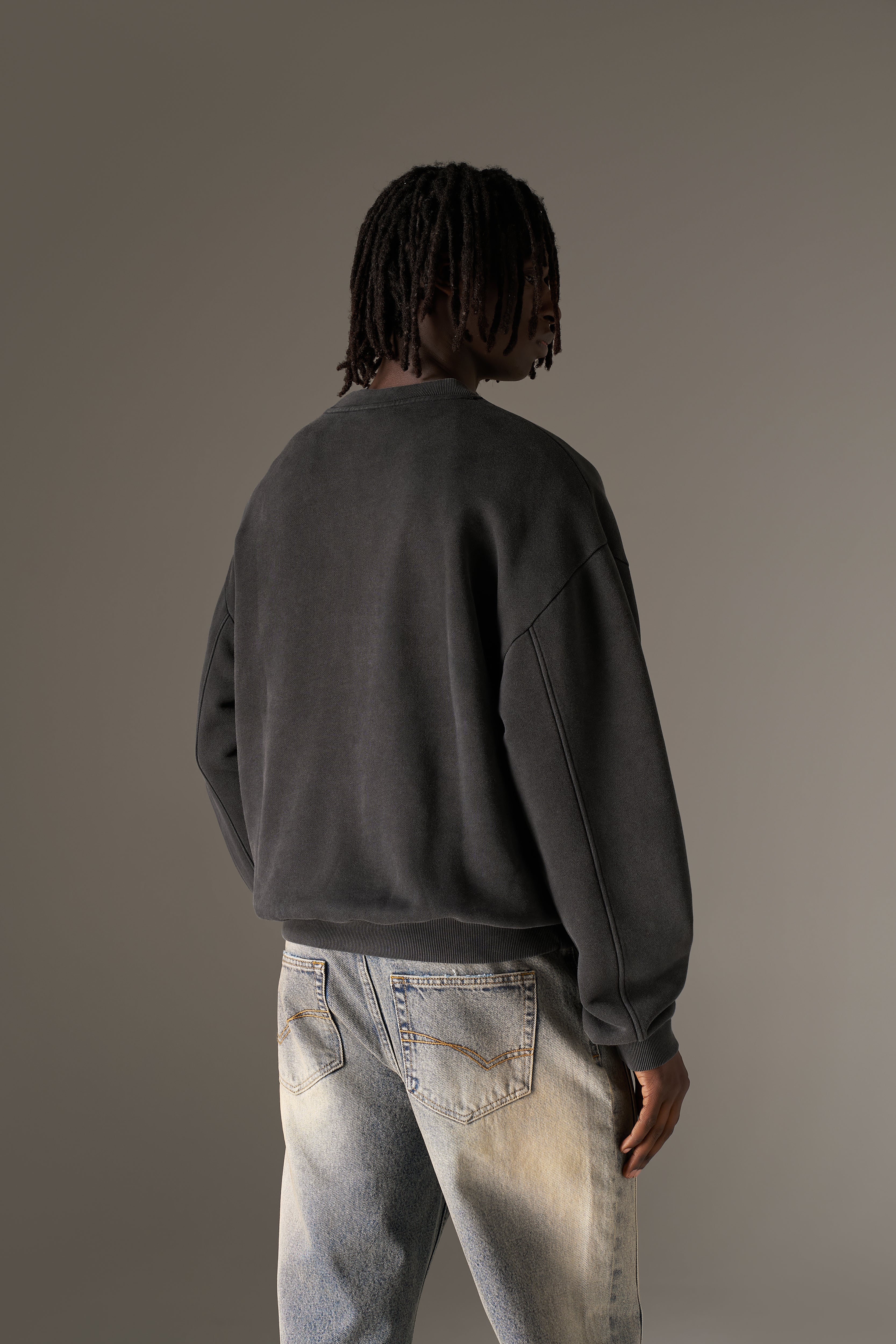 WASHED BORG EMBLEM APPLIQUE CREW - BLACK
