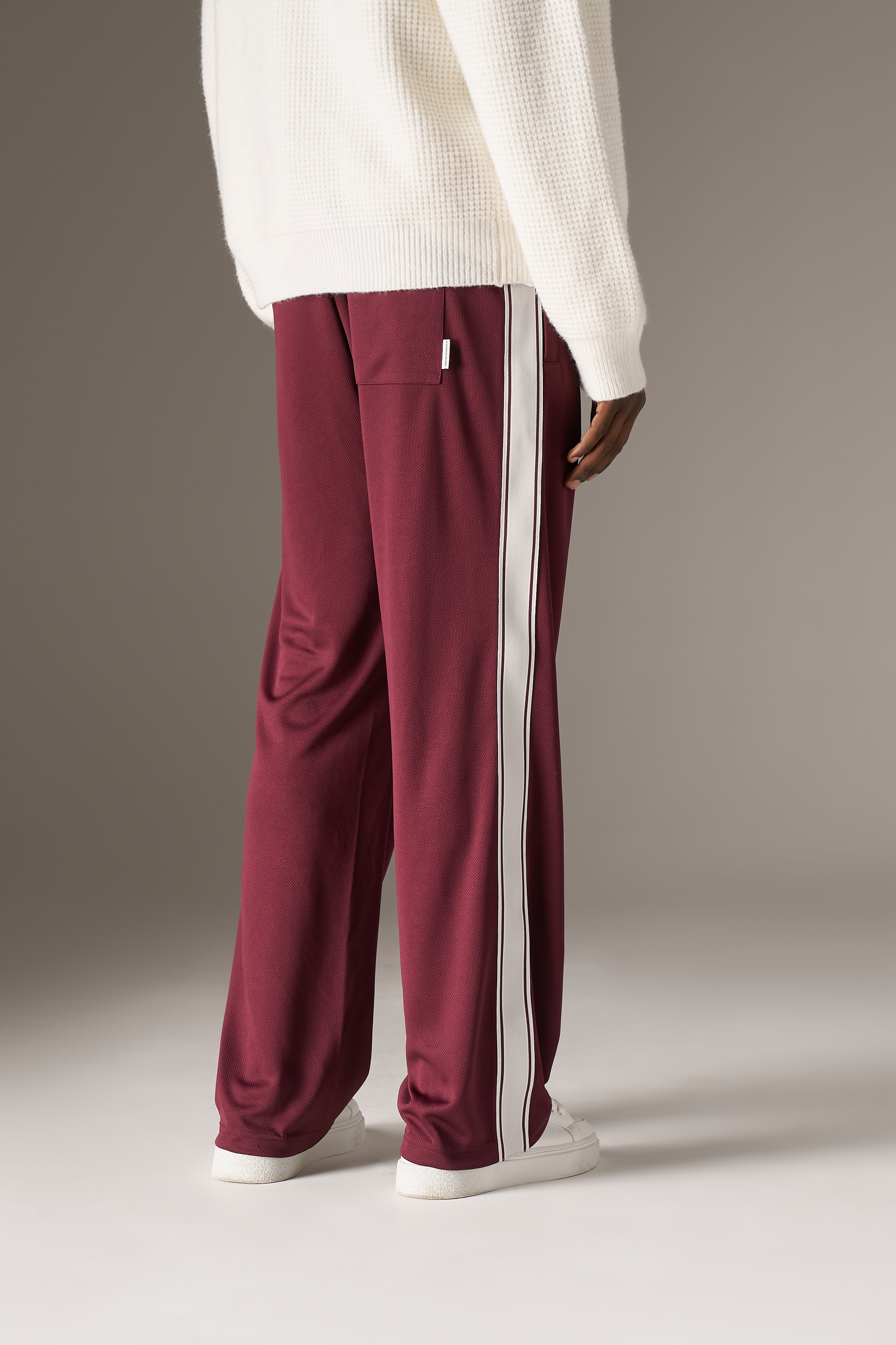 TAPE MESH JOGGER - BURGUNDY