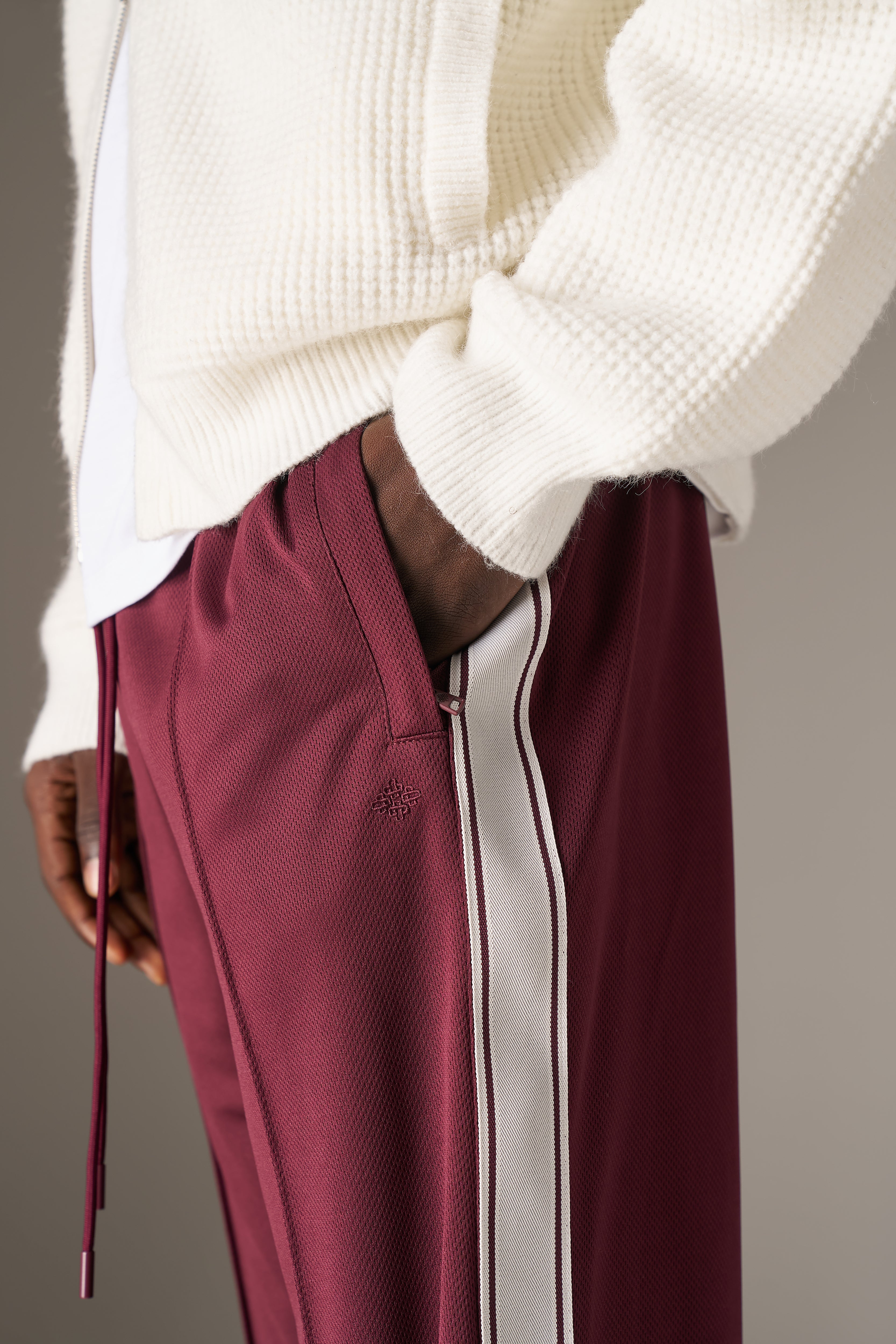 TAPE MESH JOGGER - BURGUNDY