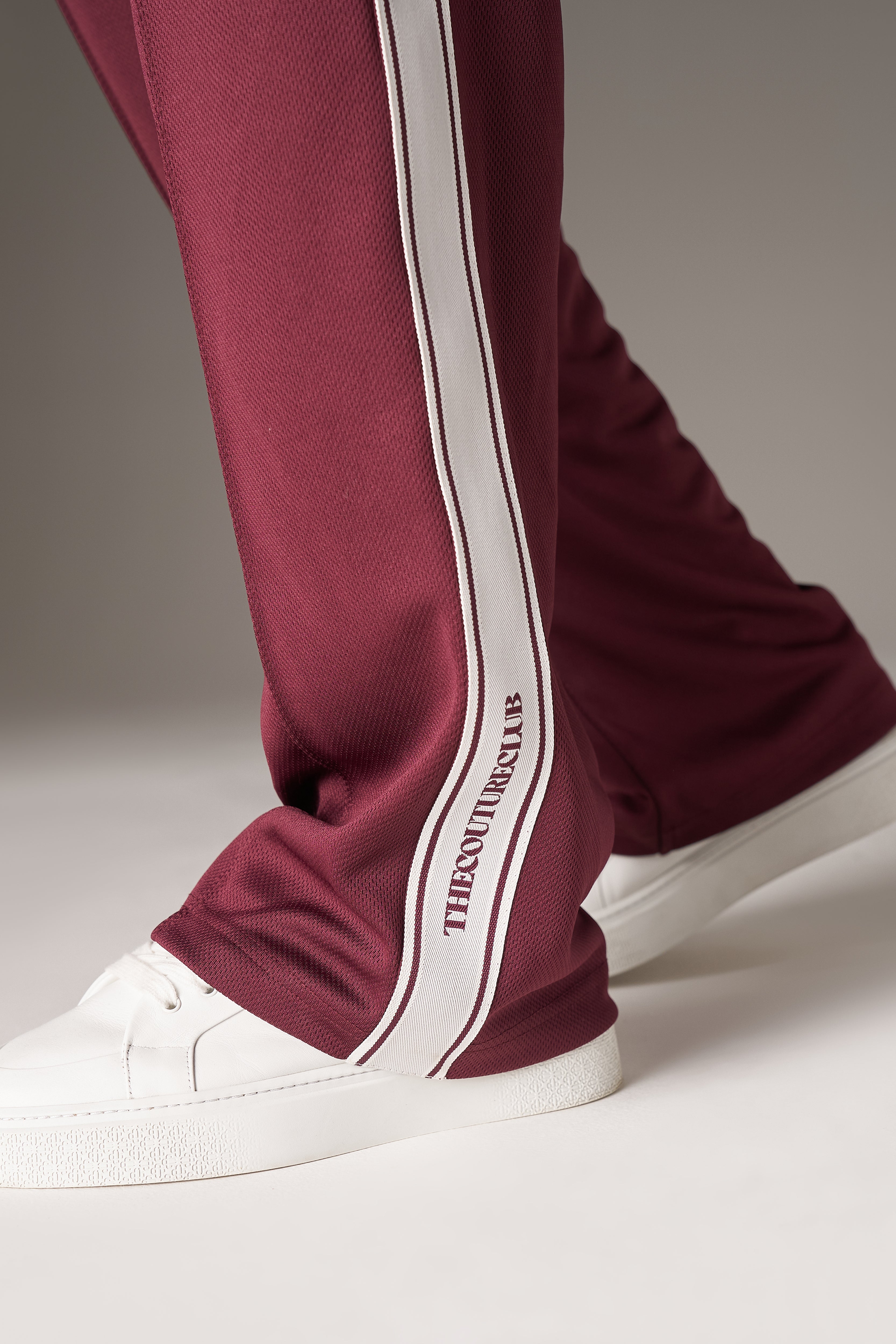 TAPE MESH JOGGER - BURGUNDY
