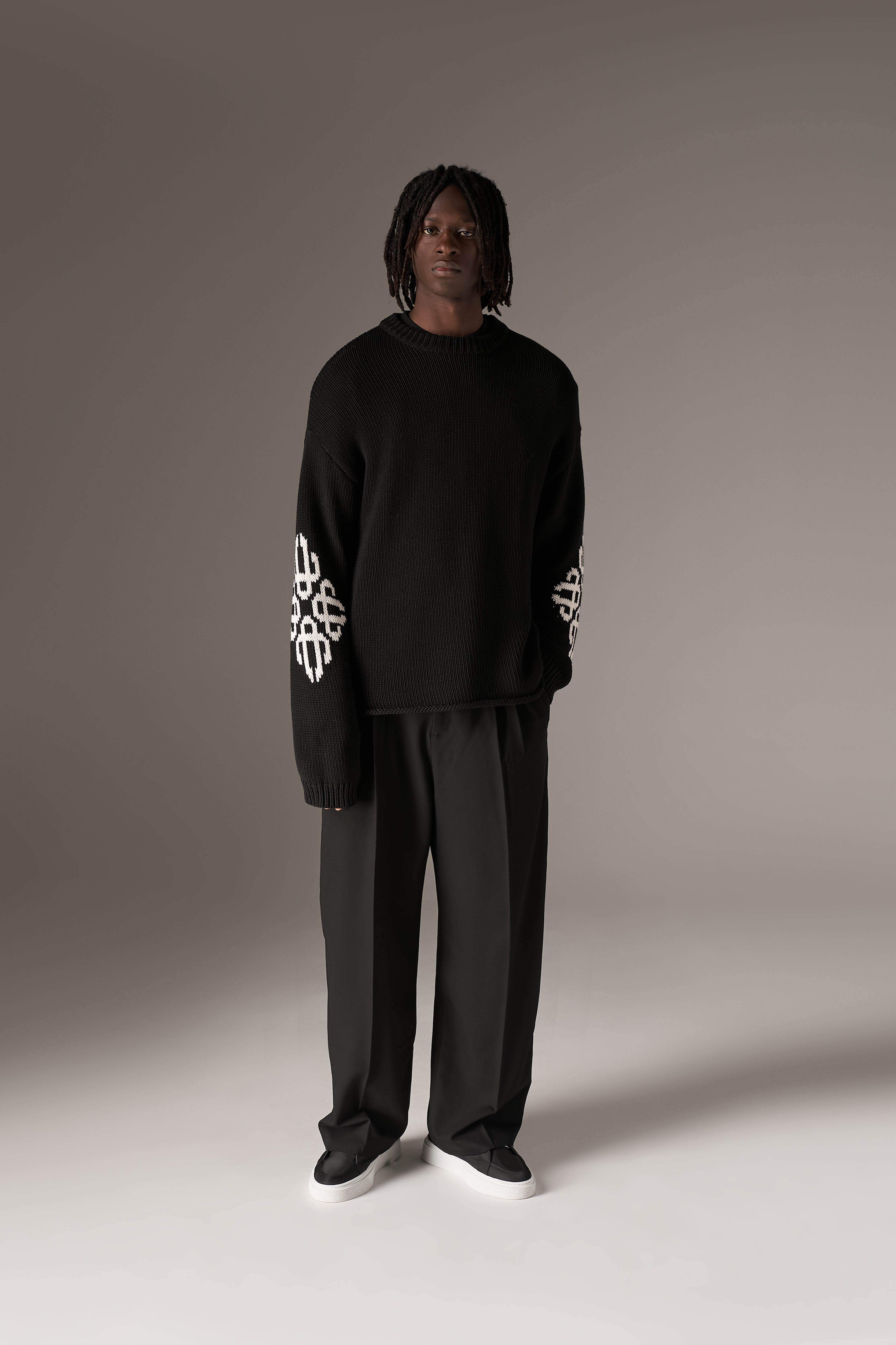 CHUNKY KNIT EMBLEM JUMPER - BLACK