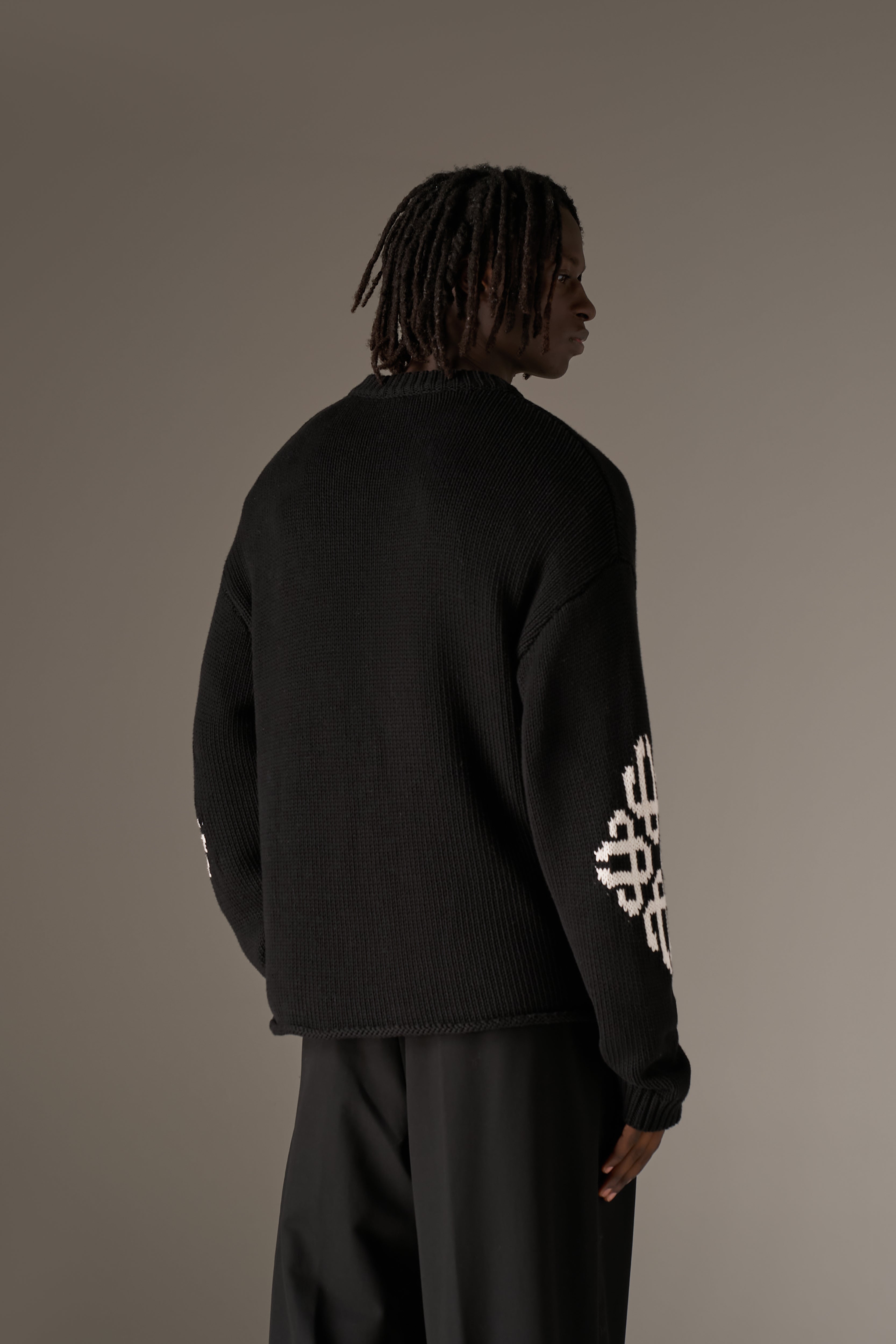 CHUNKY KNIT EMBLEM JUMPER - BLACK