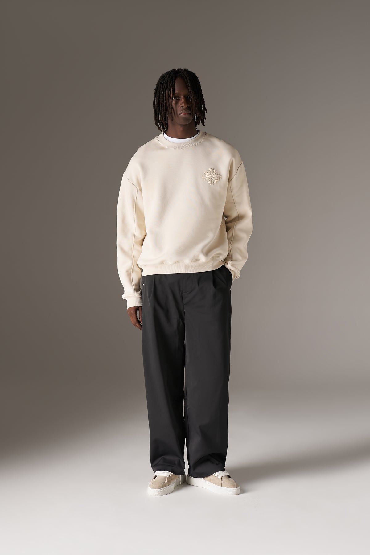 BORG EMBLEM APPLIQUE CREW - BONE