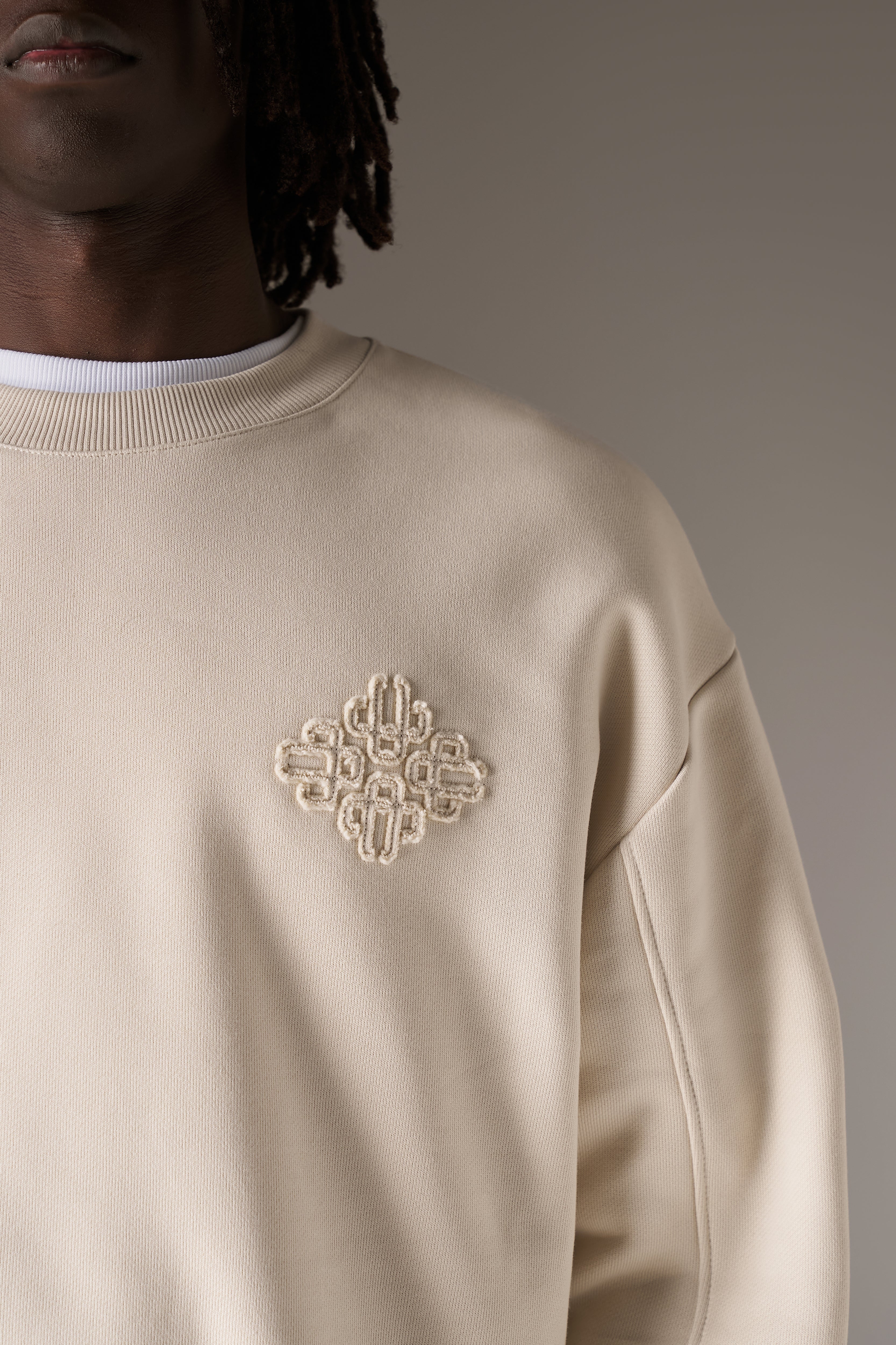 BORG EMBLEM APPLIQUE CREW - BONE