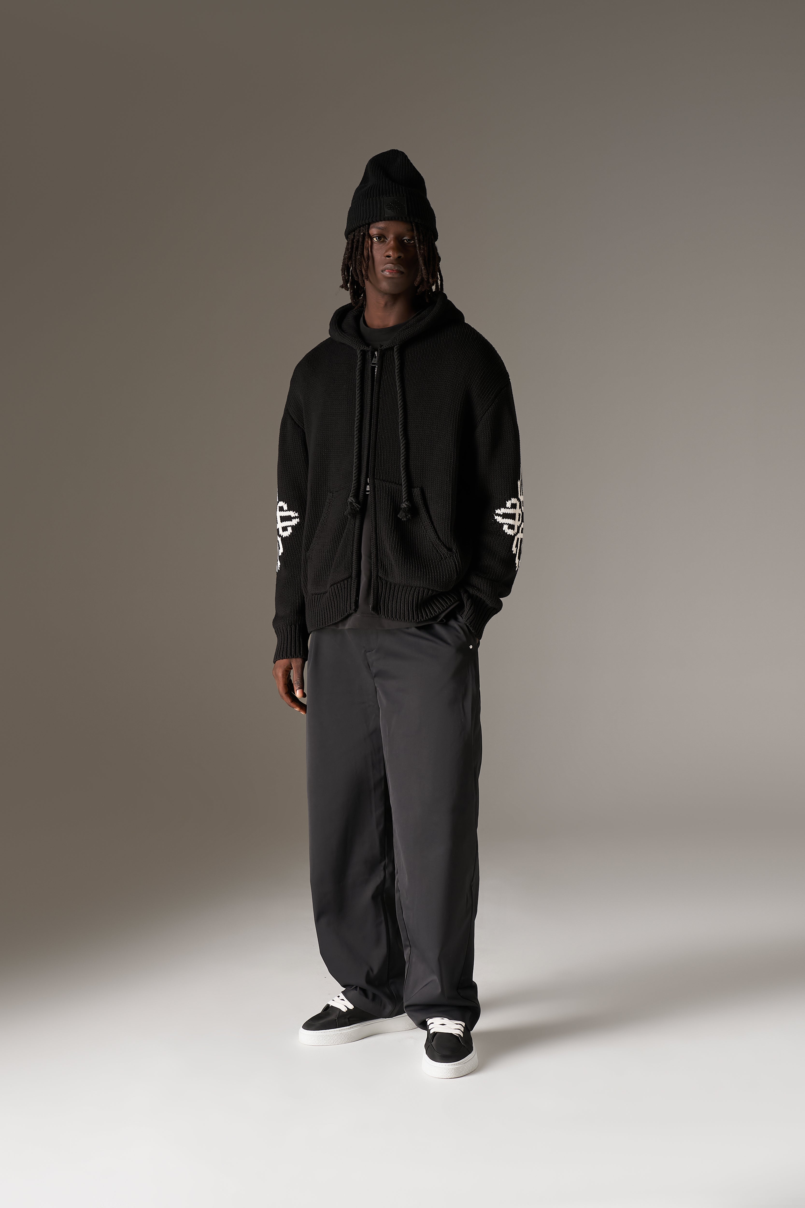 CHUNKY KNIT EMBLEM ZIP THROUGH HOODIE - BLACK
