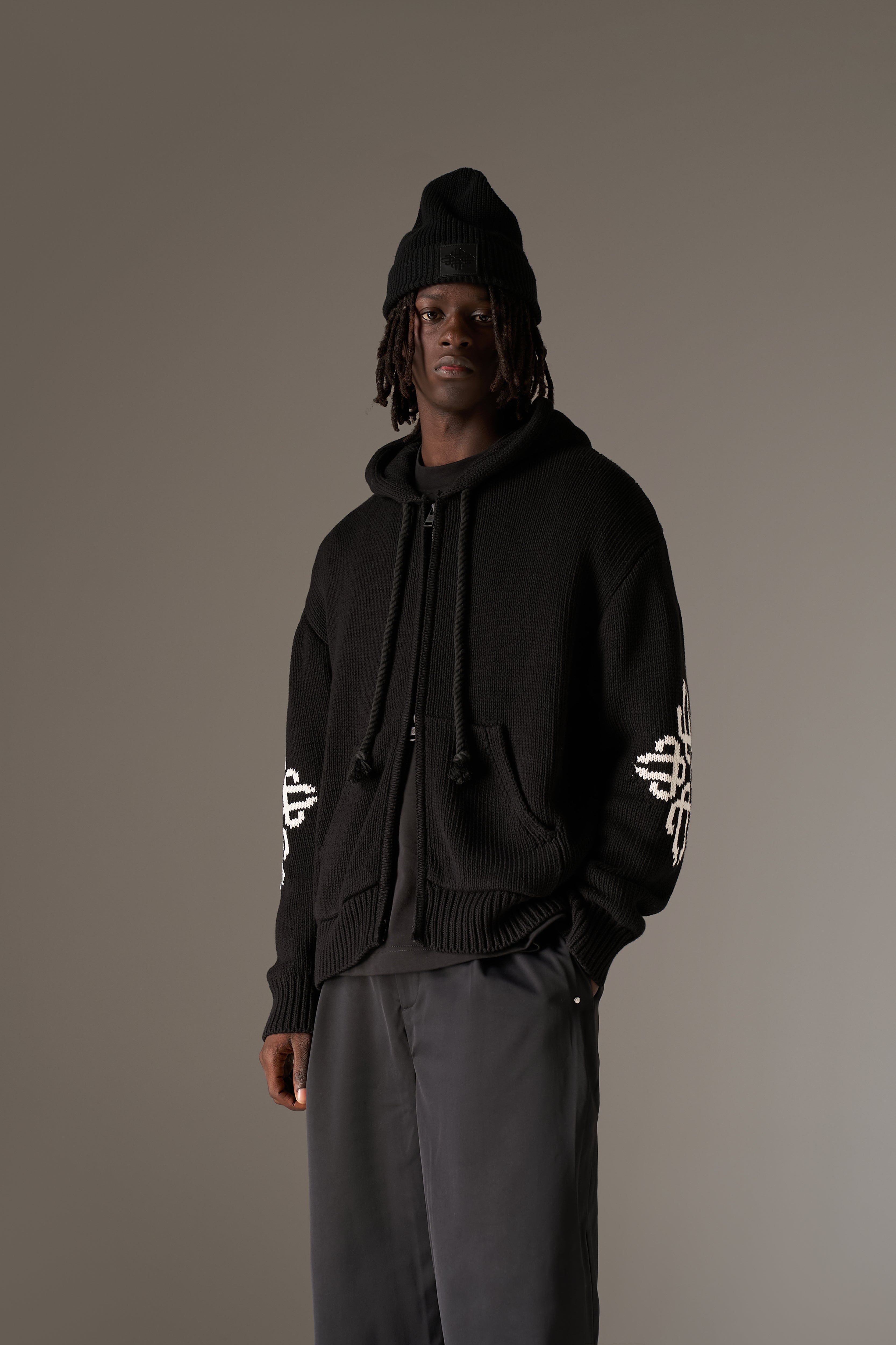 CHUNKY KNIT EMBLEM ZIP THROUGH HOODIE - BLACK