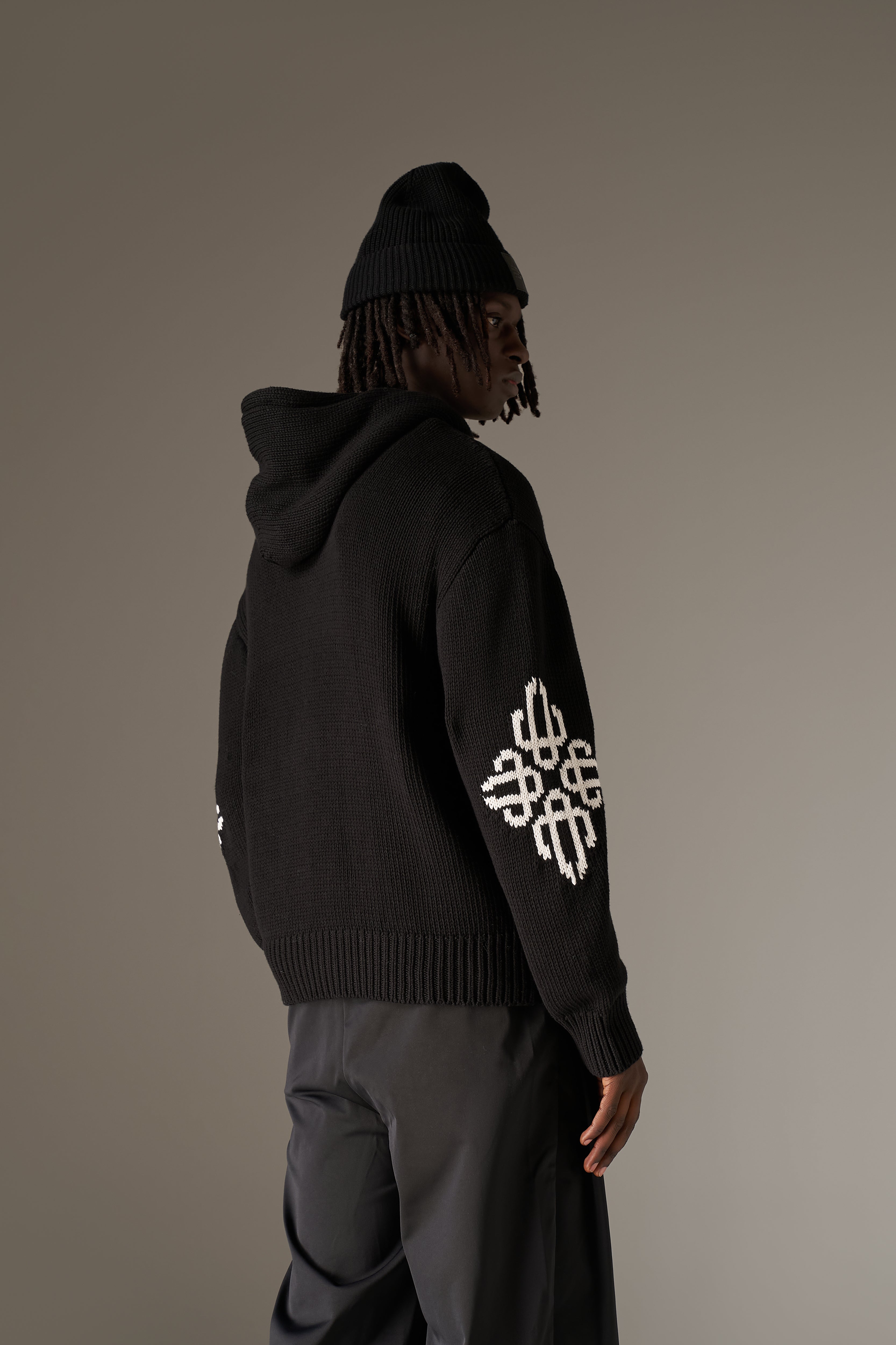 CHUNKY KNIT EMBLEM ZIP THROUGH HOODIE - BLACK