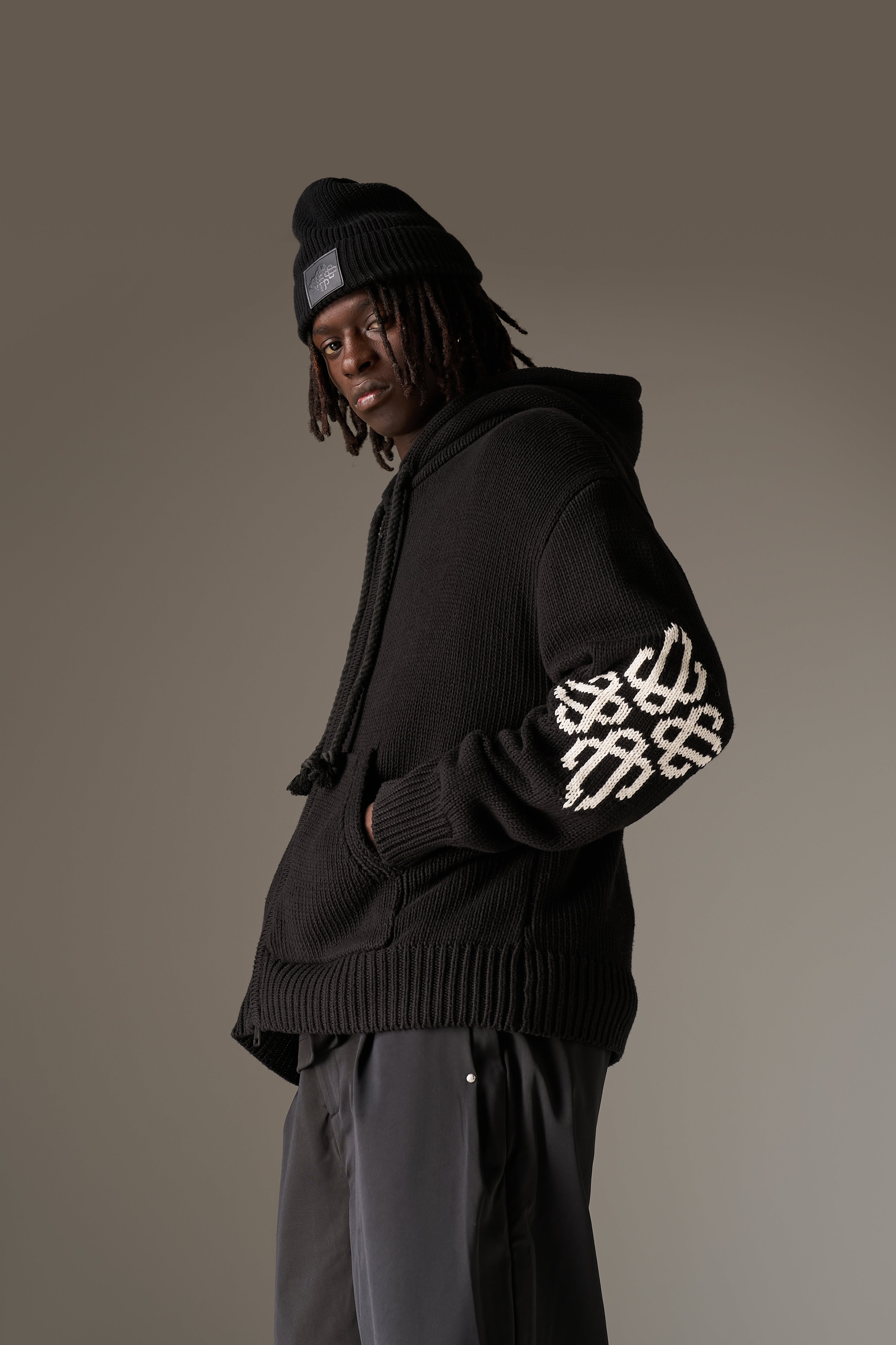 CHUNKY KNIT EMBLEM ZIP THROUGH HOODIE - BLACK