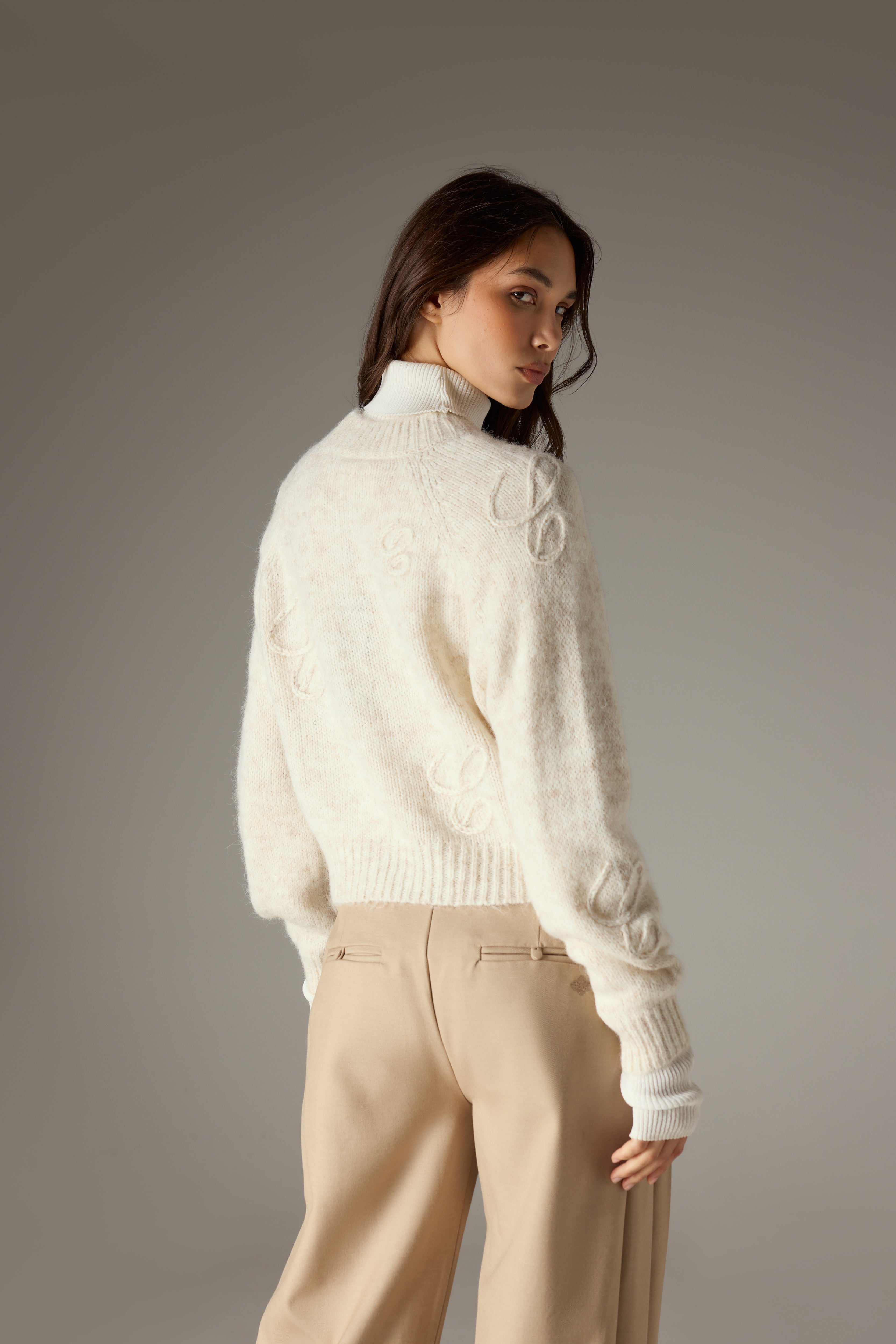 C SCRIPT EMBROIDERED OVERSIZED EMBLEM JUMPER - BEIGE