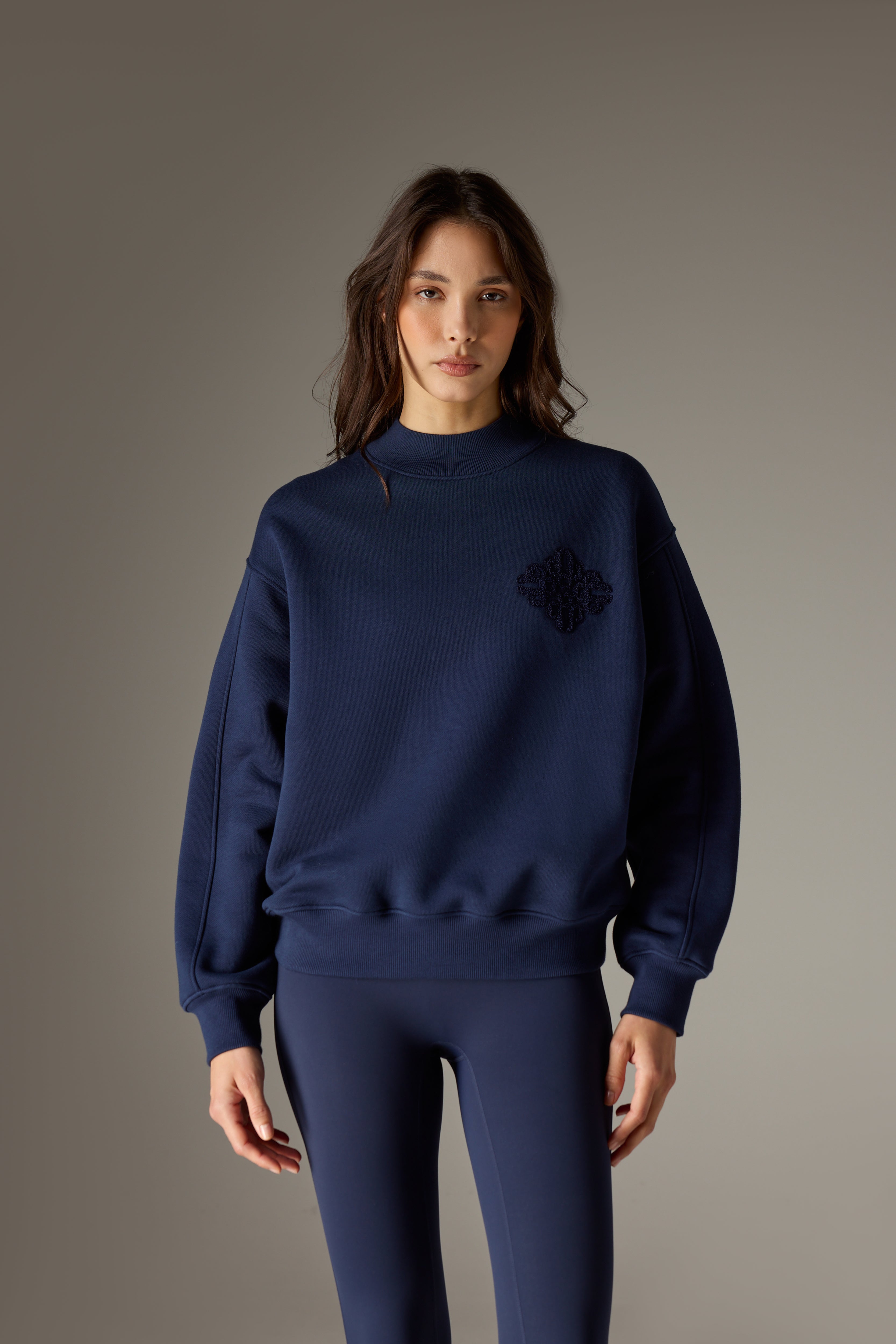 CHENILLE EMBLEM MOCK NECK CREW - DARK NAVY