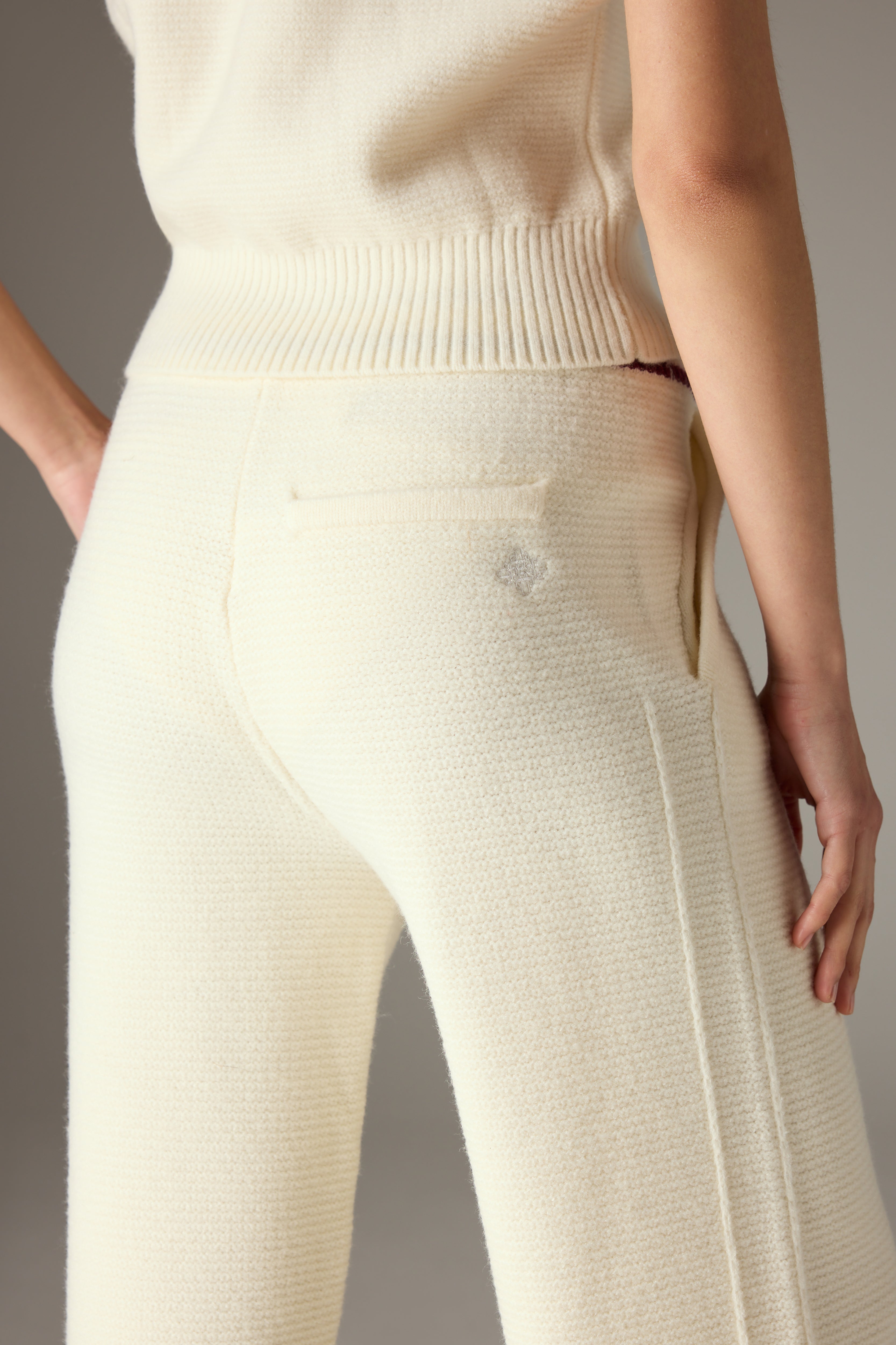 CONTRAST STRIPE KNITTED JOGGERS - OFF WHITE