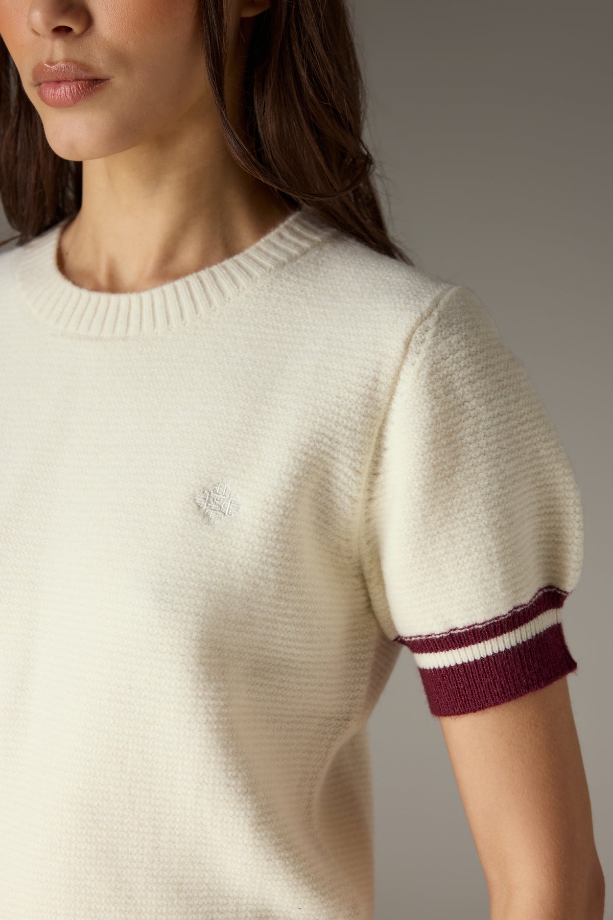 CONTRAST STRIPE SHORT SLEEVE KNIT TEE - OFF WHITE