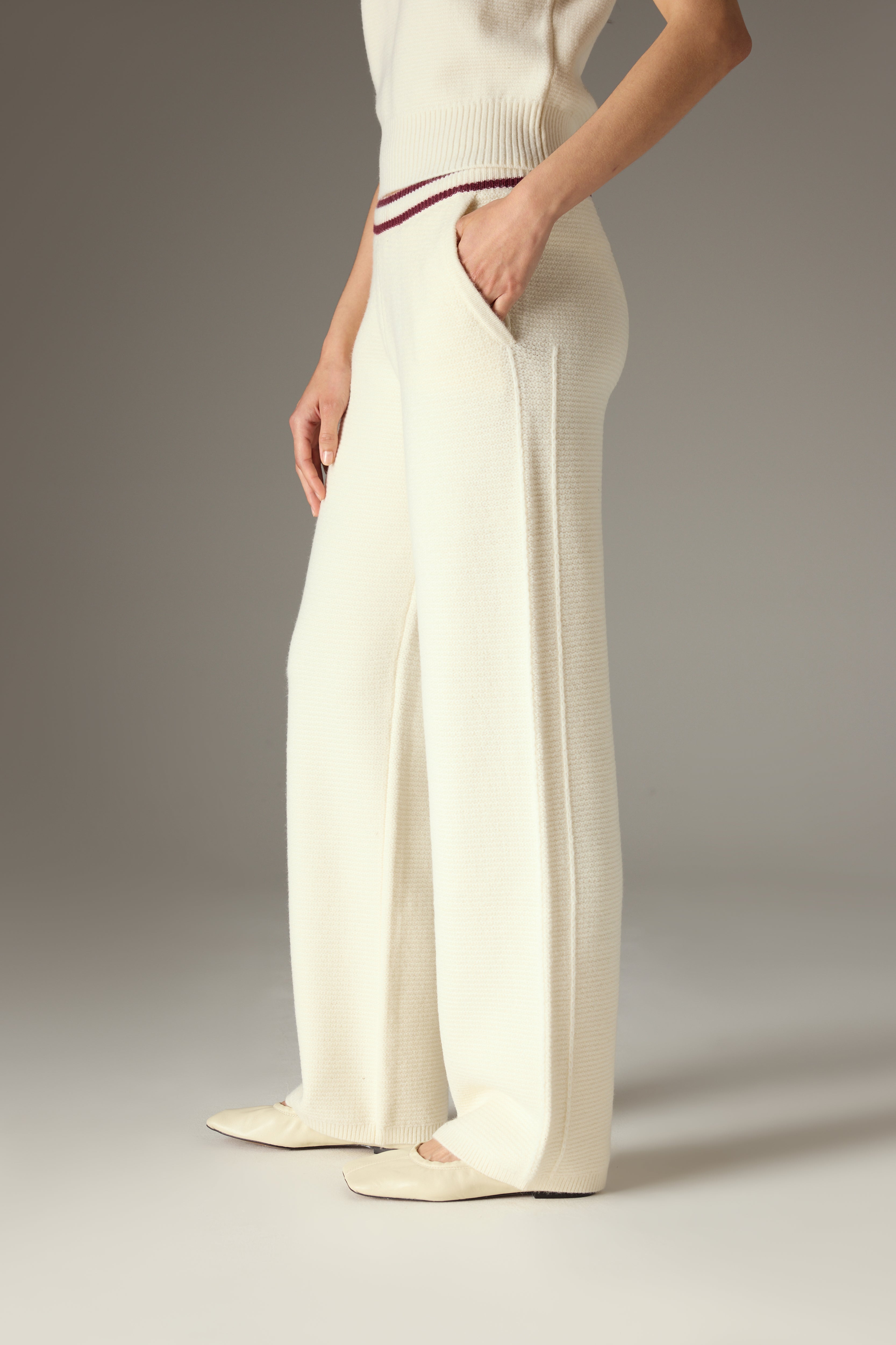 CONTRAST STRIPE KNITTED JOGGERS - OFF WHITE