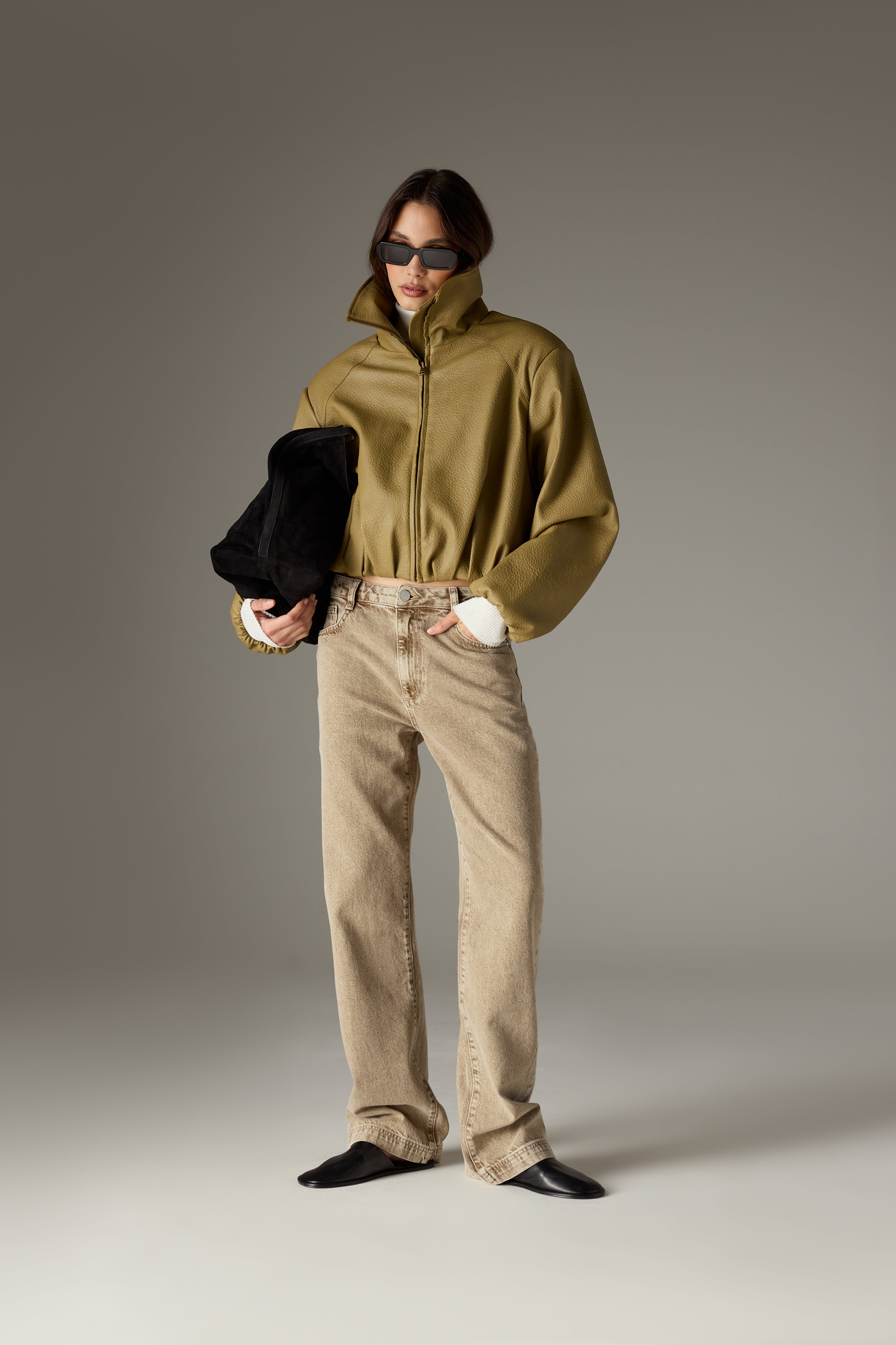 STRAIGHT LEG VINTAGE WASH JEANS - BROWN WASH
