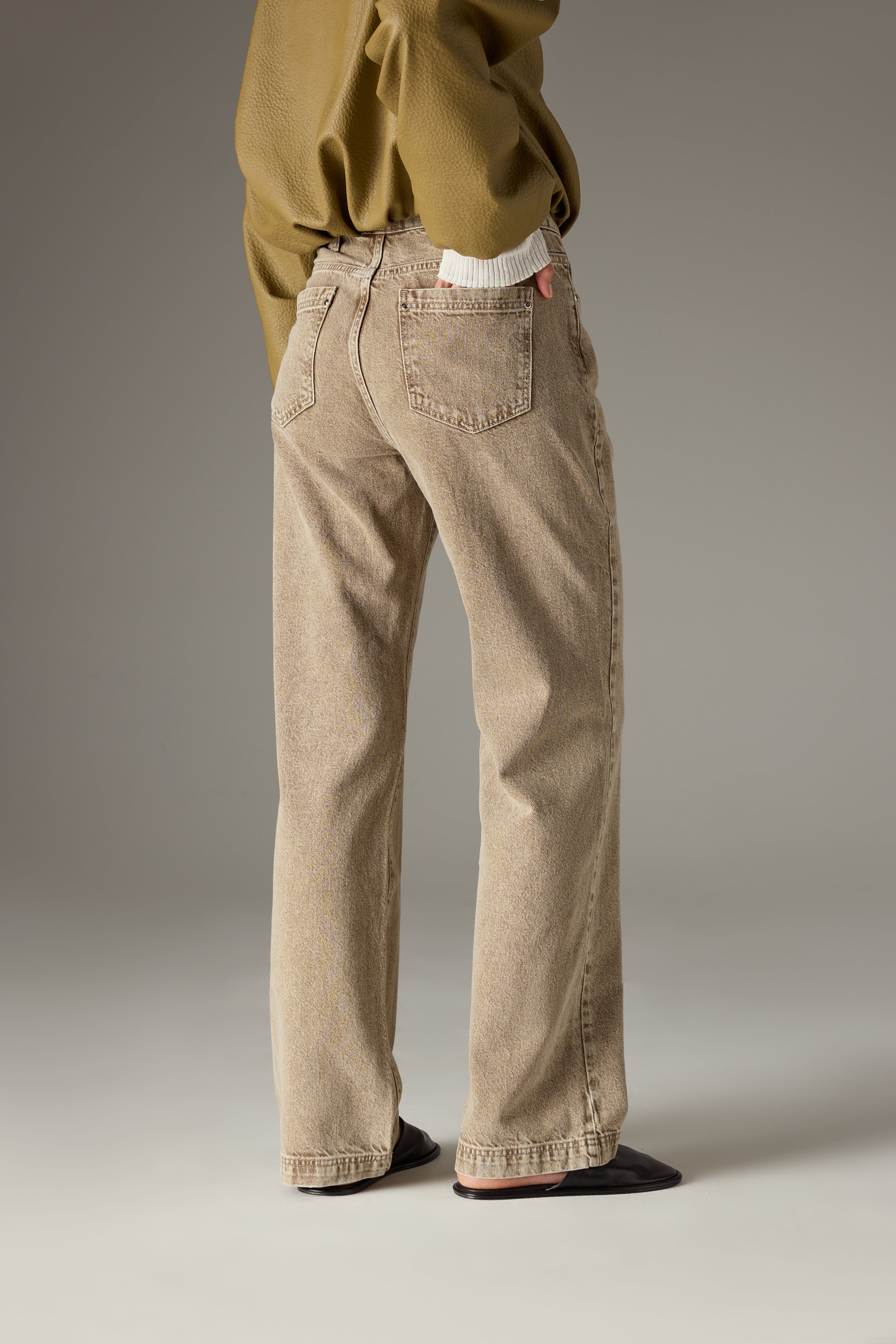 STRAIGHT LEG VINTAGE WASH JEANS - BROWN WASH