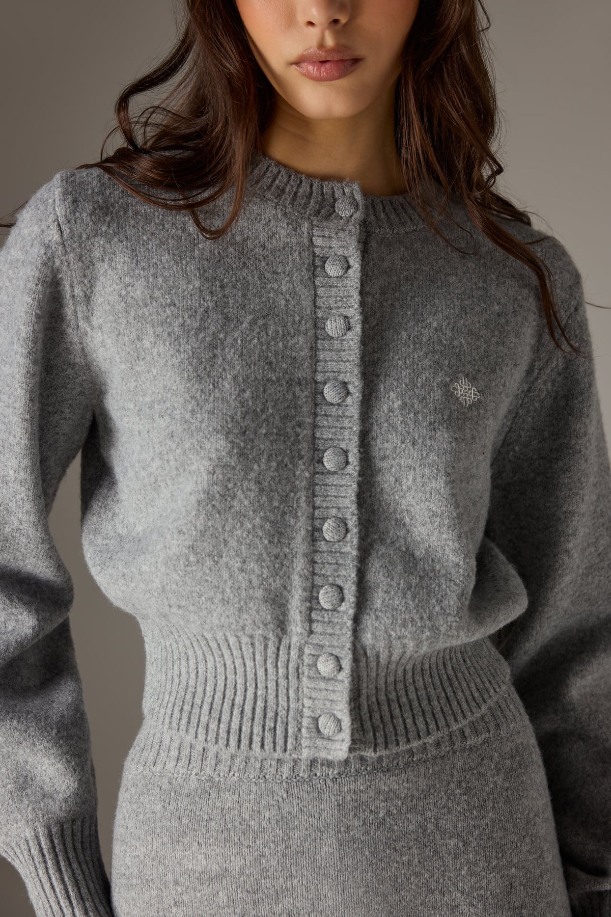 EMBLEM EMBROIDERED KNIT CROP CARDIGAN - GREY MARL