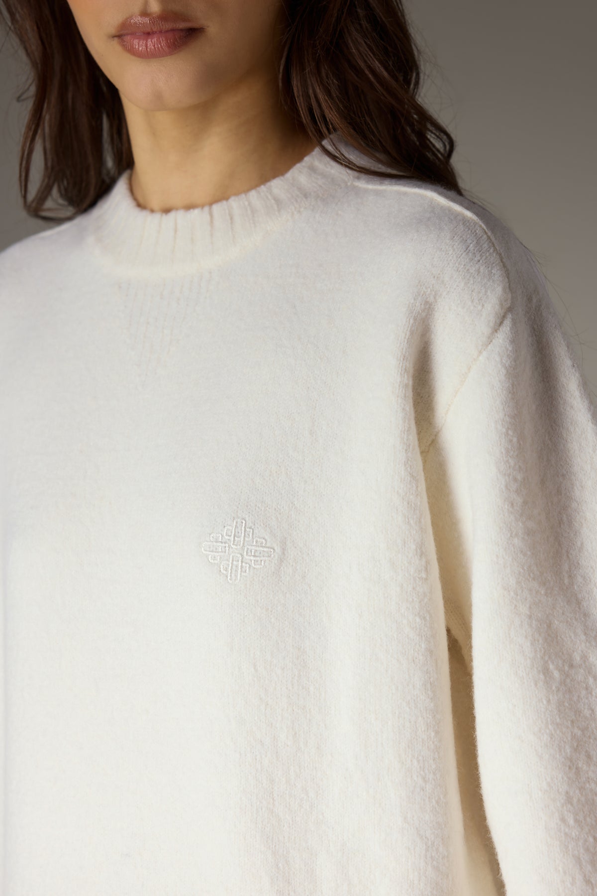 FLUFFY KNIT EMBLEM EMBROIDERED CREW - OFF WHITE