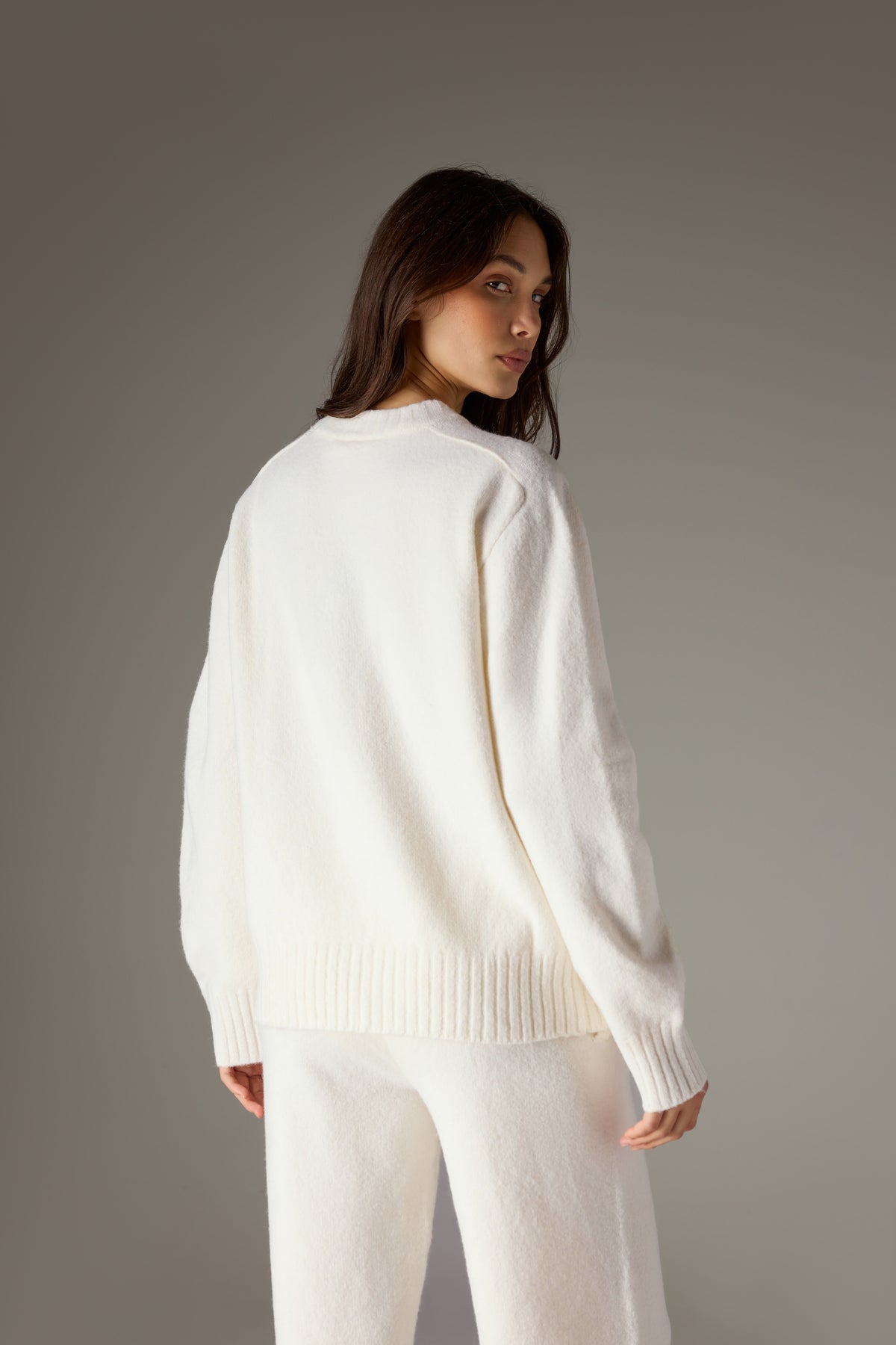 FLUFFY KNIT EMBLEM EMBROIDERED CREW - OFF WHITE