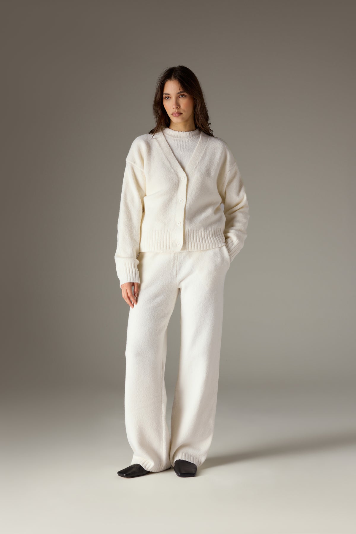 FLUFFY KNIT EMBLEM CARDIGAN - OFF-WHITE