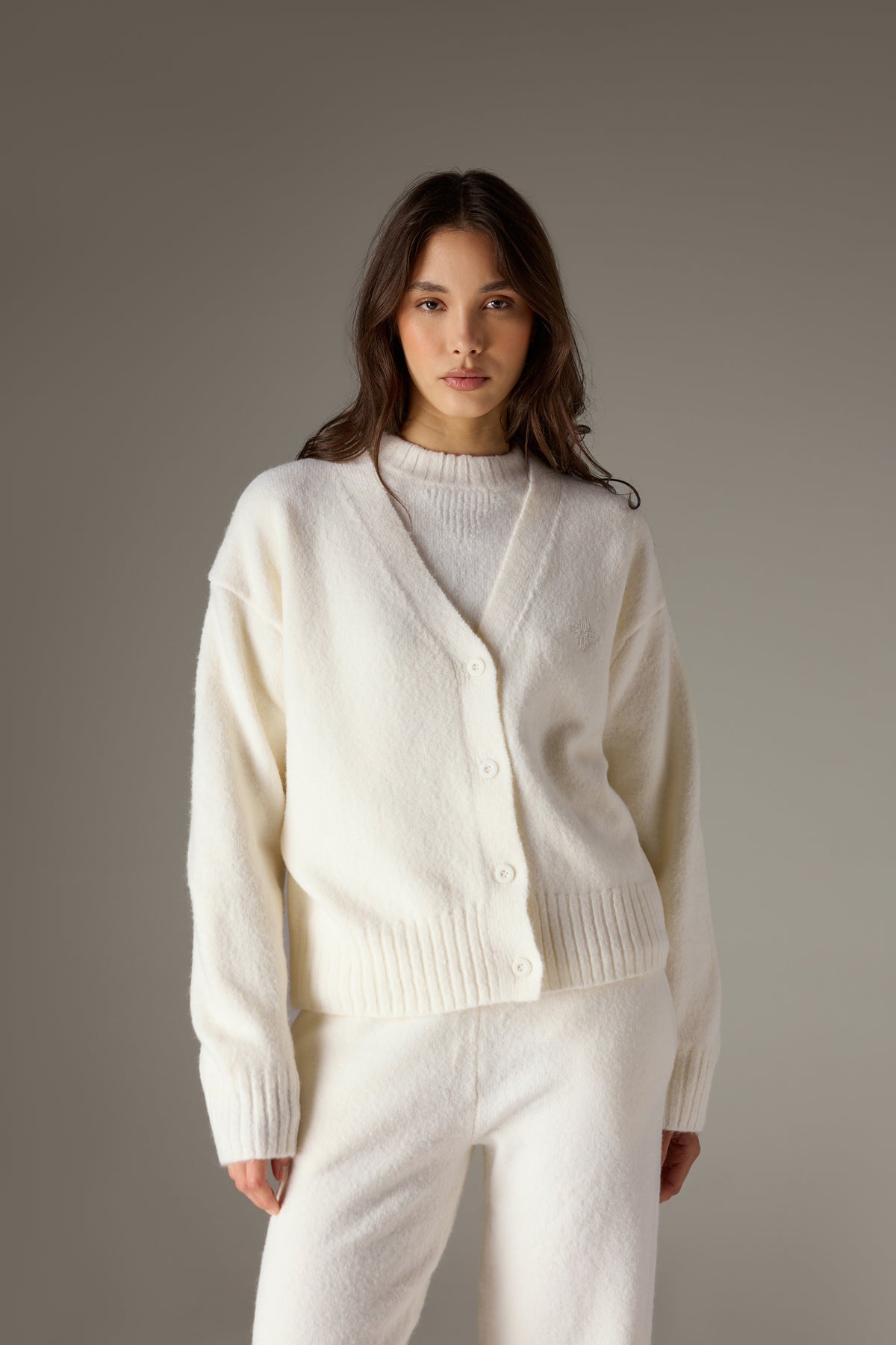 FLUFFY KNIT EMBLEM CARDIGAN - OFF-WHITE