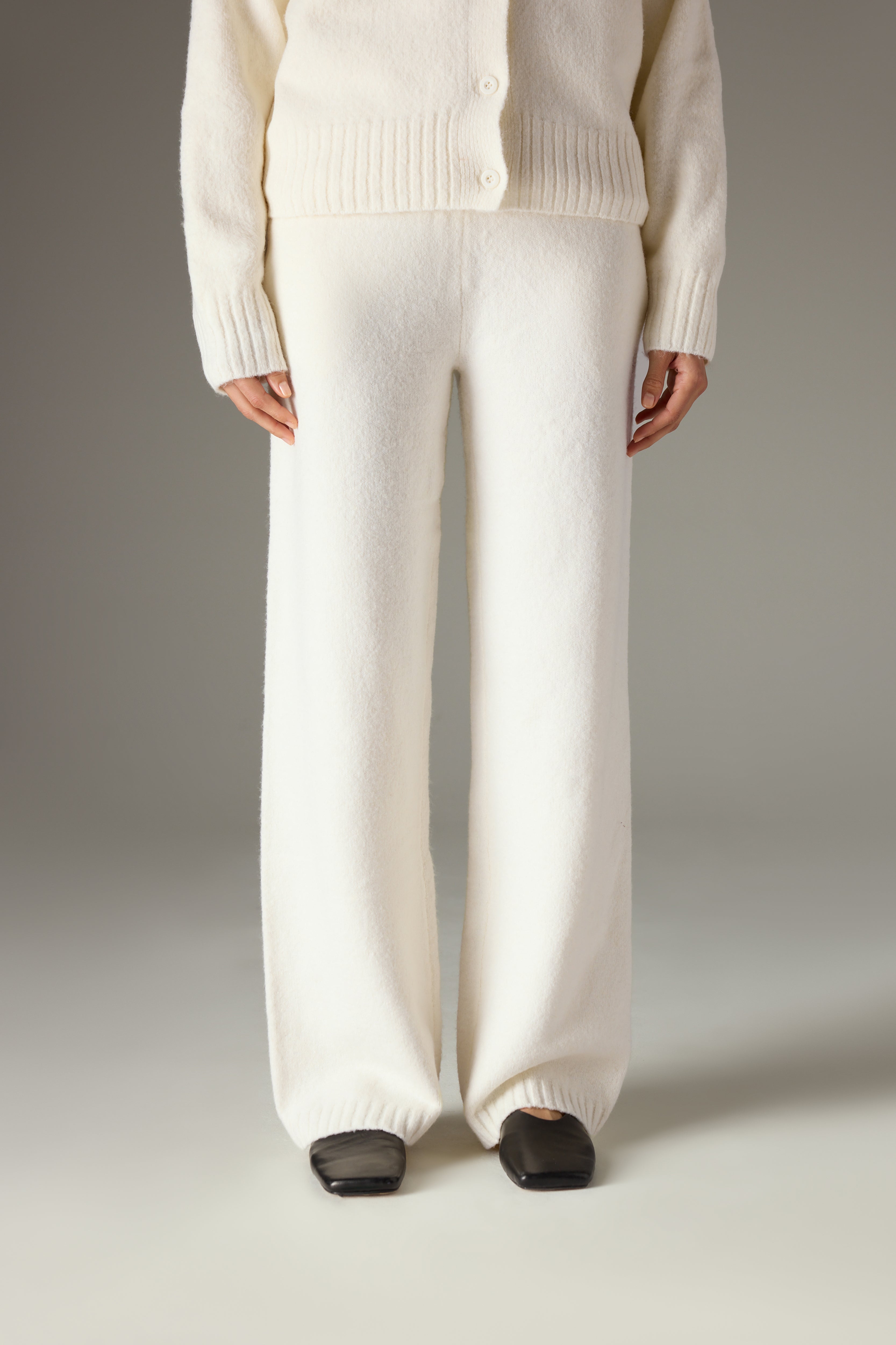 FLUFFY KNIT EMBLEM EMBROIDERED JOGGER - OFF-WHITE