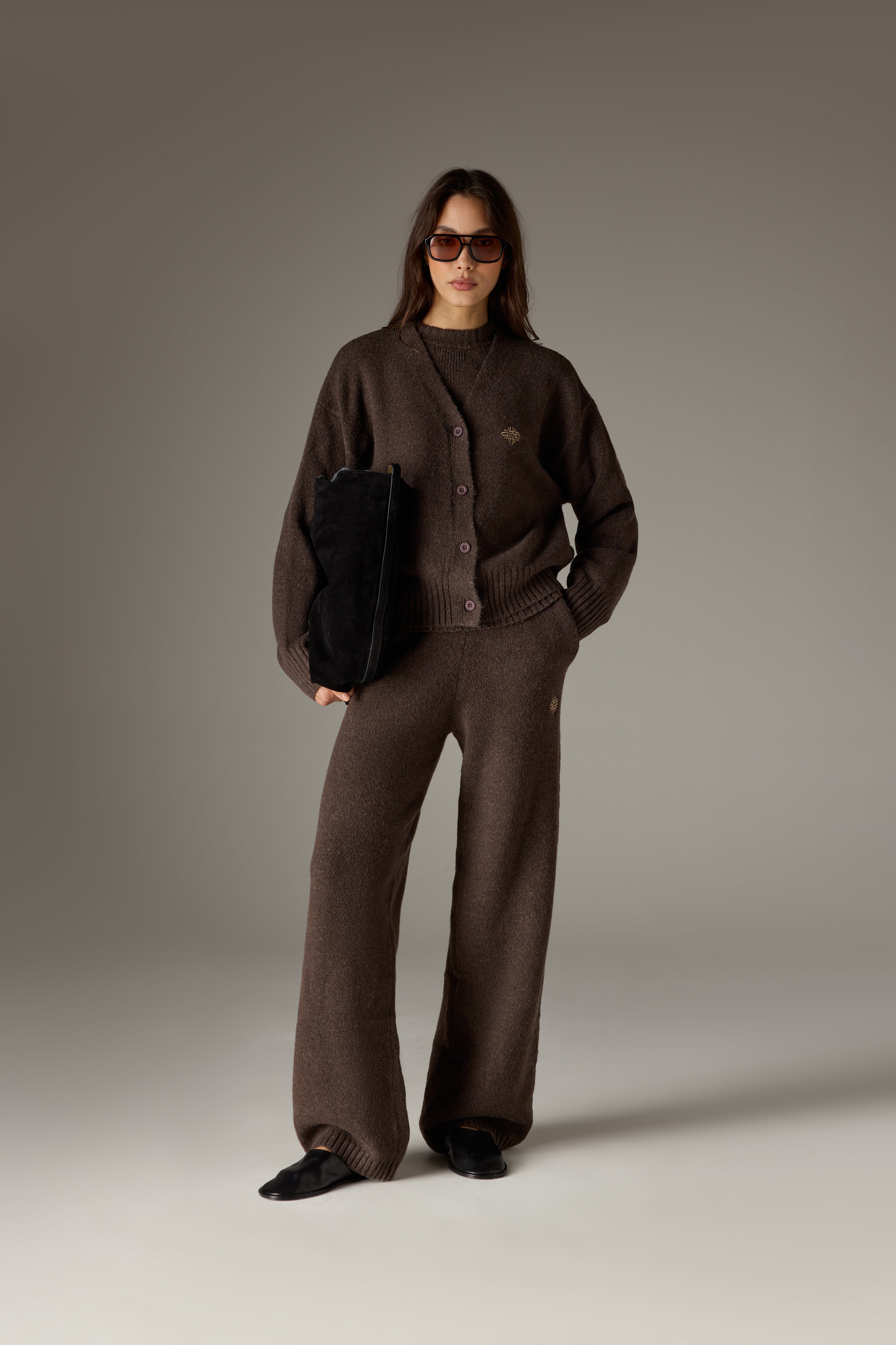 FLUFFY KNIT EMBLEM EMBROIDERED JOGGER - BROWN