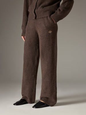 FLUFFY KNIT EMBLEM EMBROIDERED JOGGER - BROWN