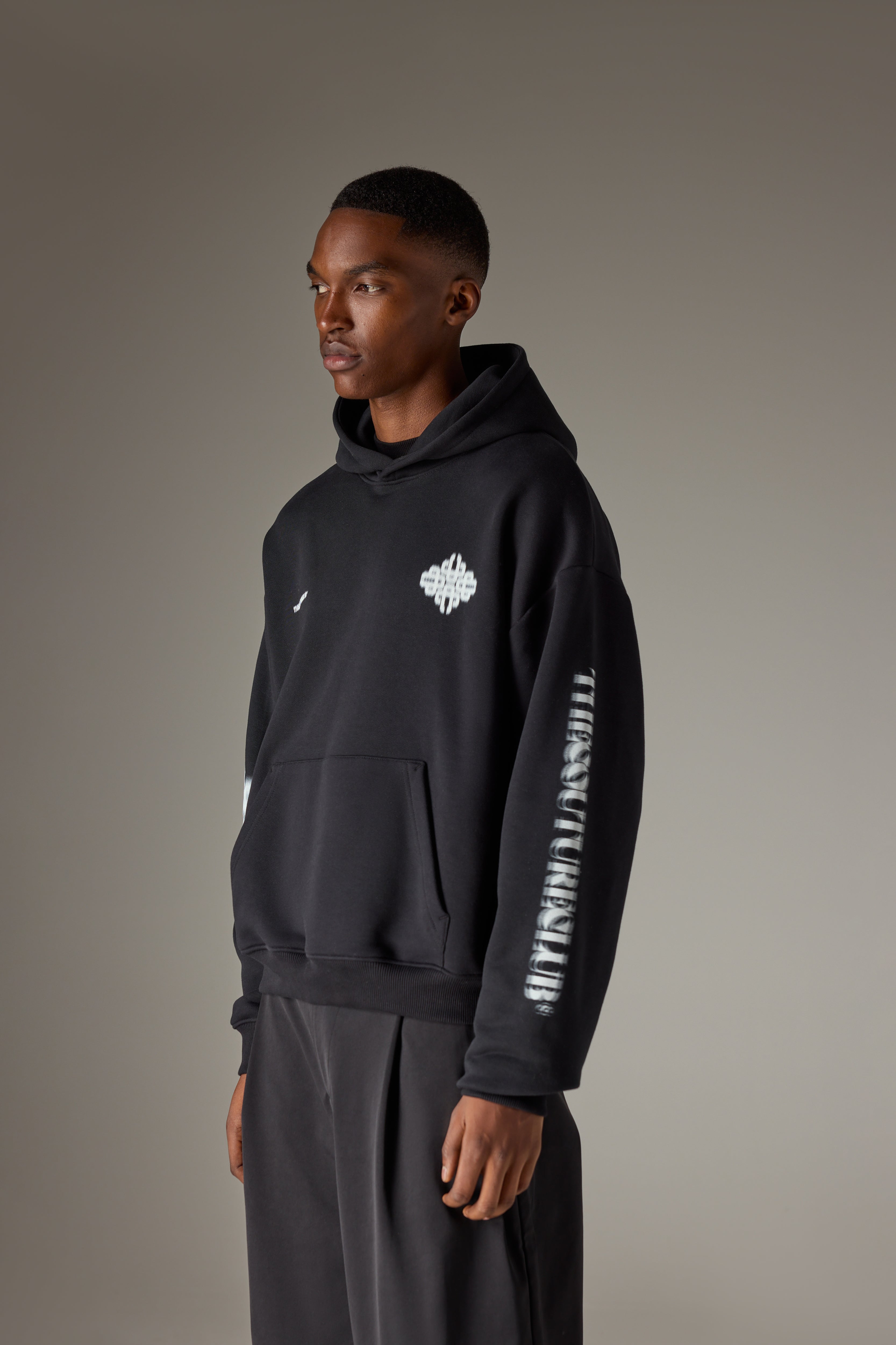 MOTION BLURRED EMBLEM HOODIE - BLACK