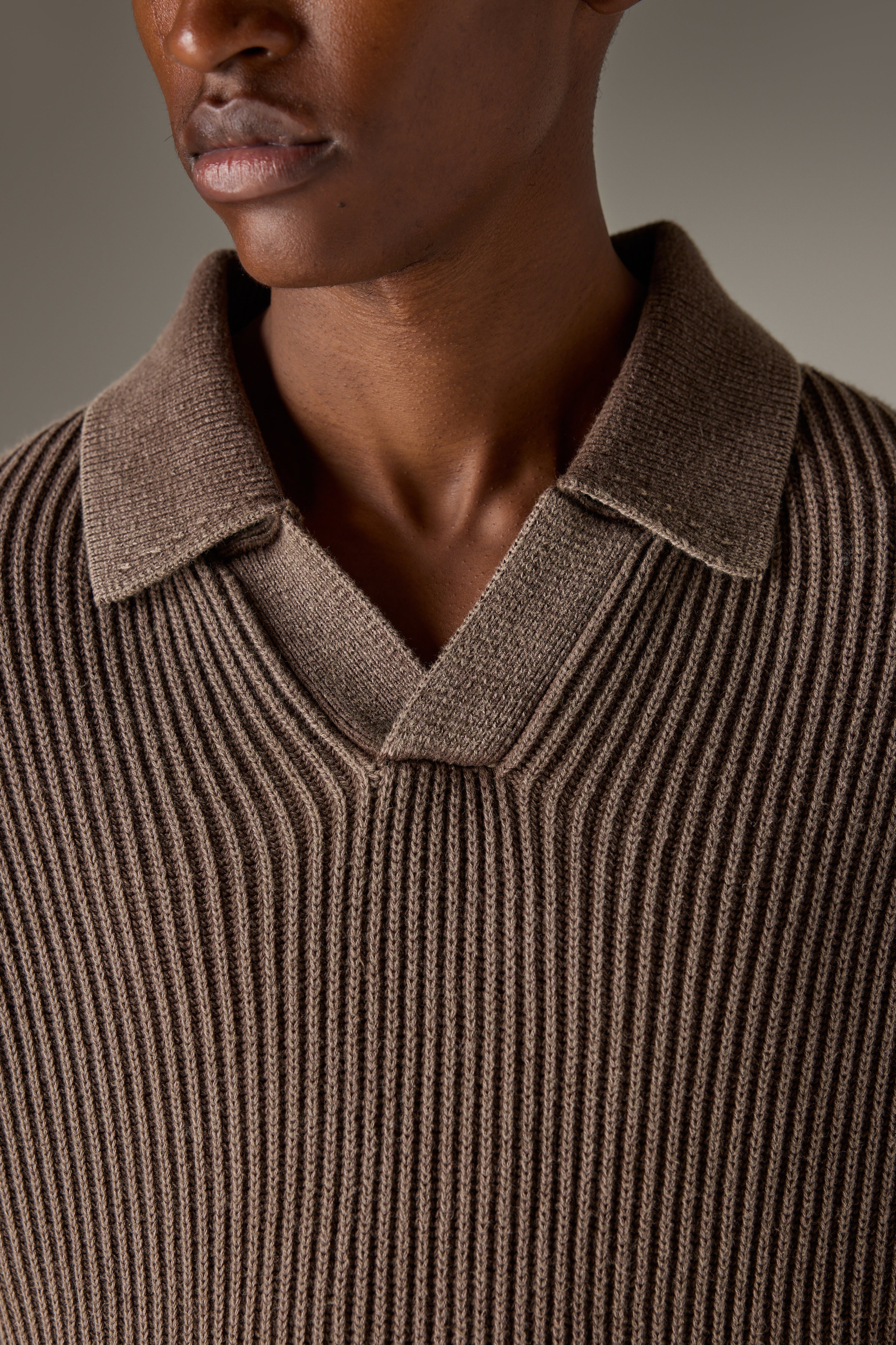 HEAVY WASHED RIB KNIT POLO - BROWN