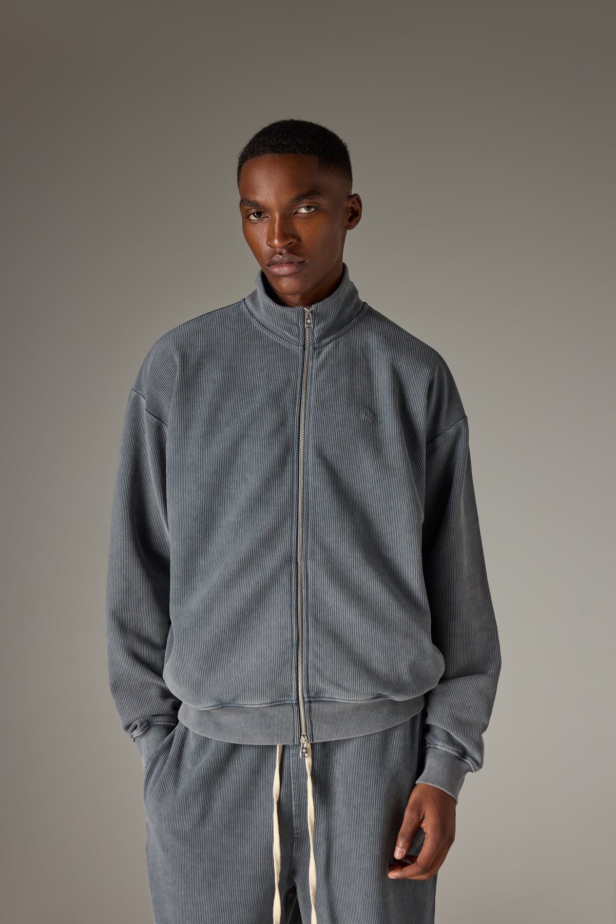 HEAVYWEIGHT WASHED RIBBED ZIP THROUGH FUNNEL NECK - GREY