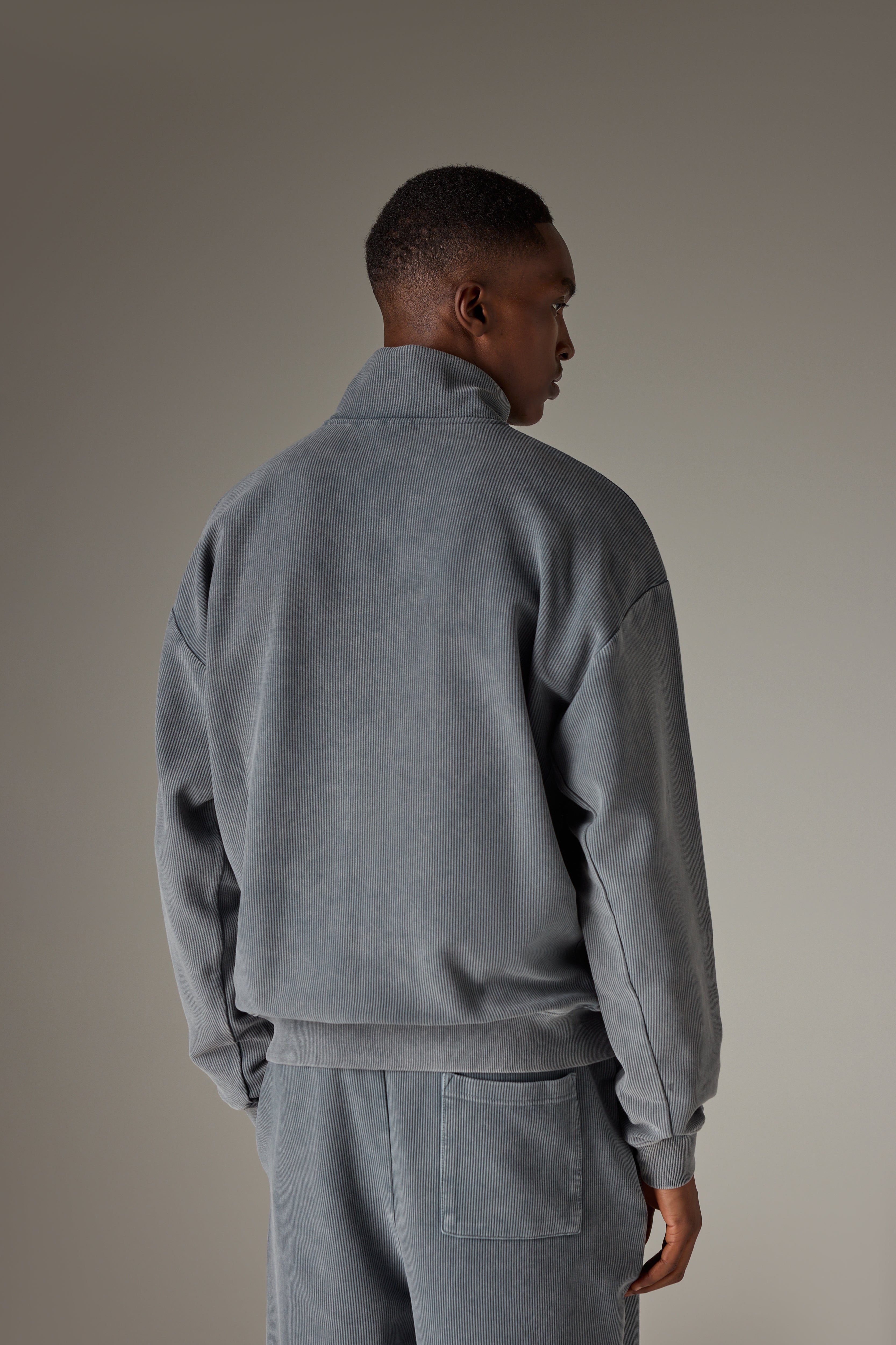 HEAVYWEIGHT WASHED RIBBED ZIP THROUGH FUNNEL NECK - GREY