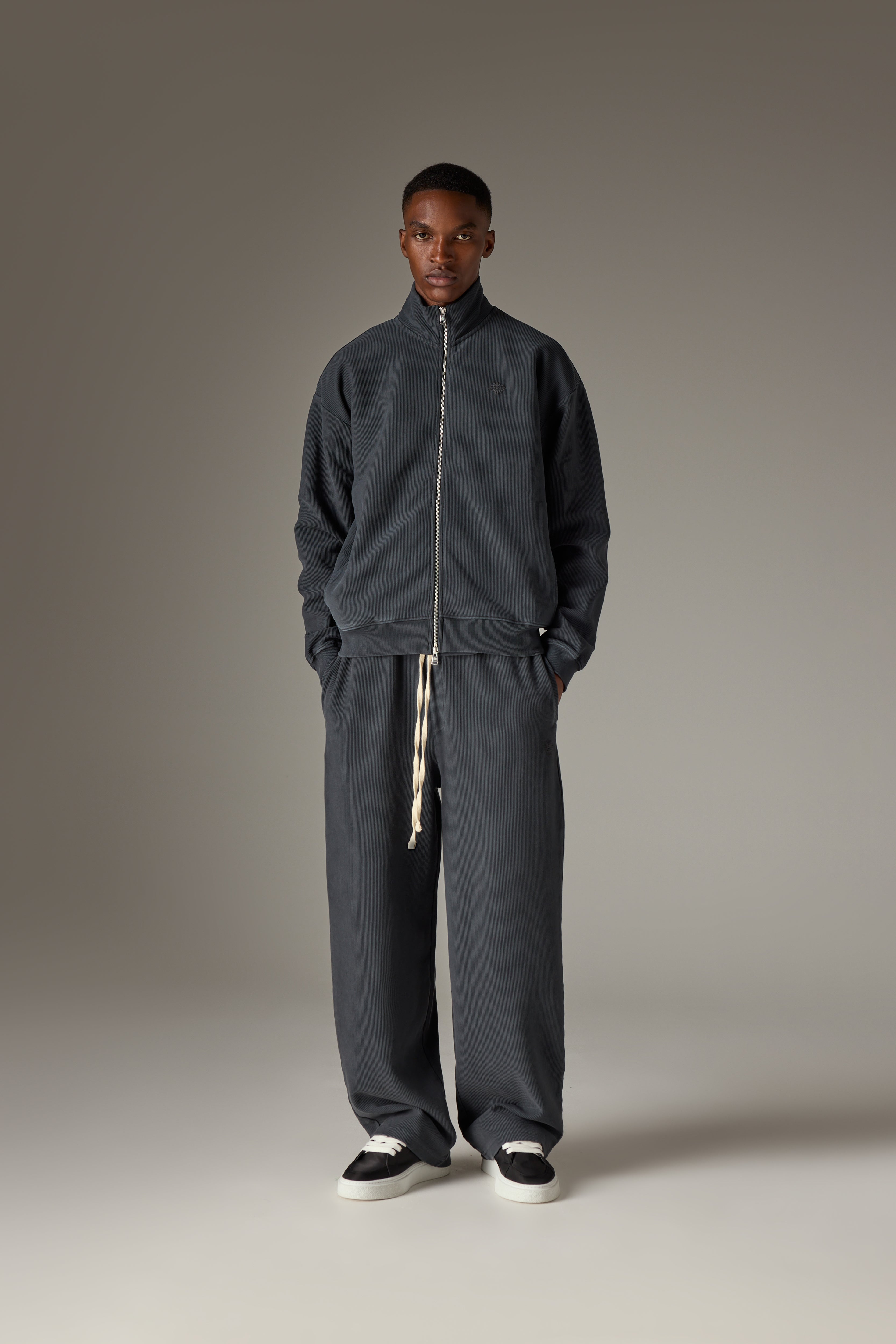 HEAVYWEIGHT WASHED RIBBED ZIP THROUGH FUNNEL NECK - WASHED BLACK