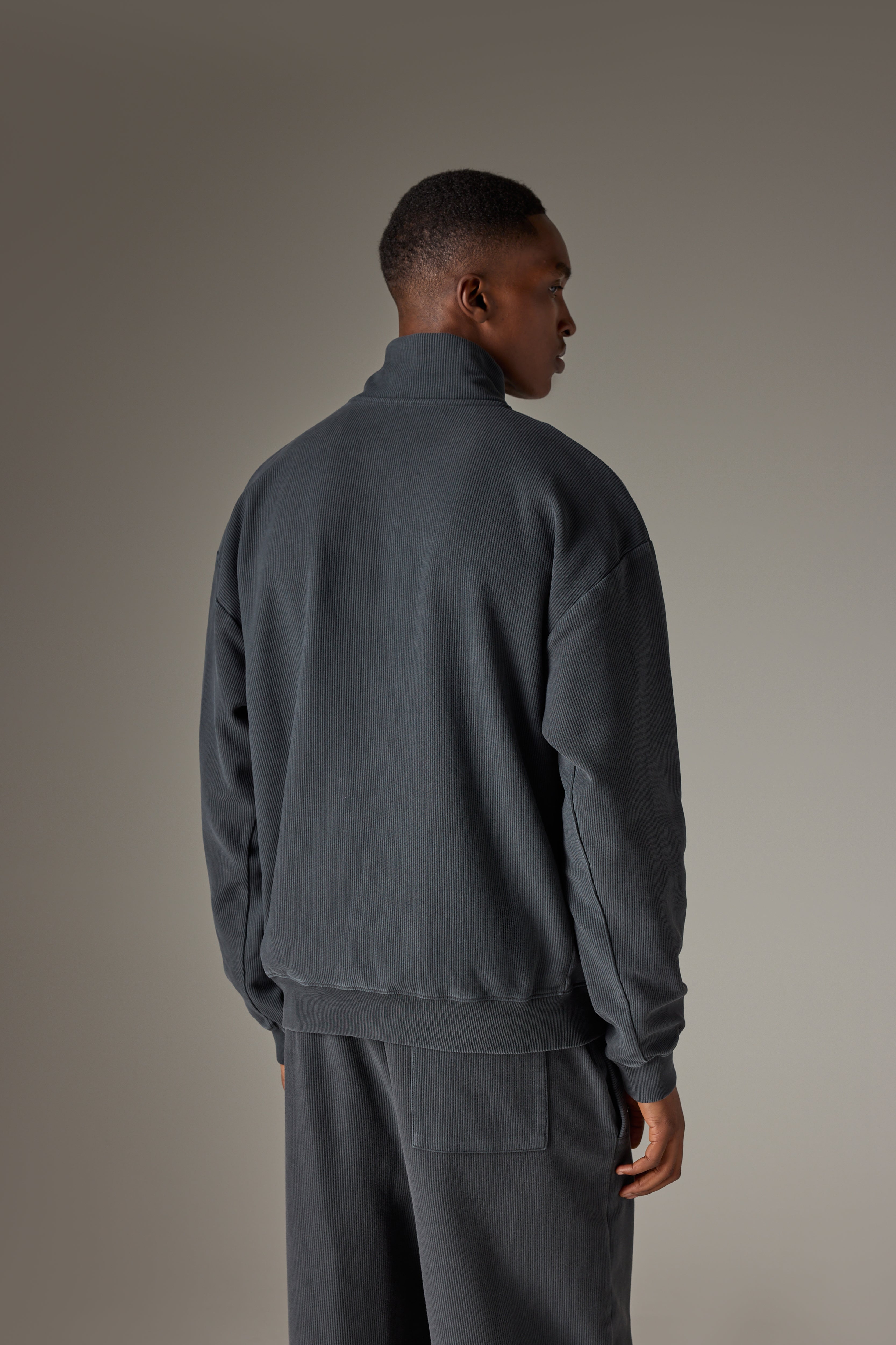 HEAVYWEIGHT WASHED RIBBED ZIP THROUGH FUNNEL NECK - WASHED BLACK