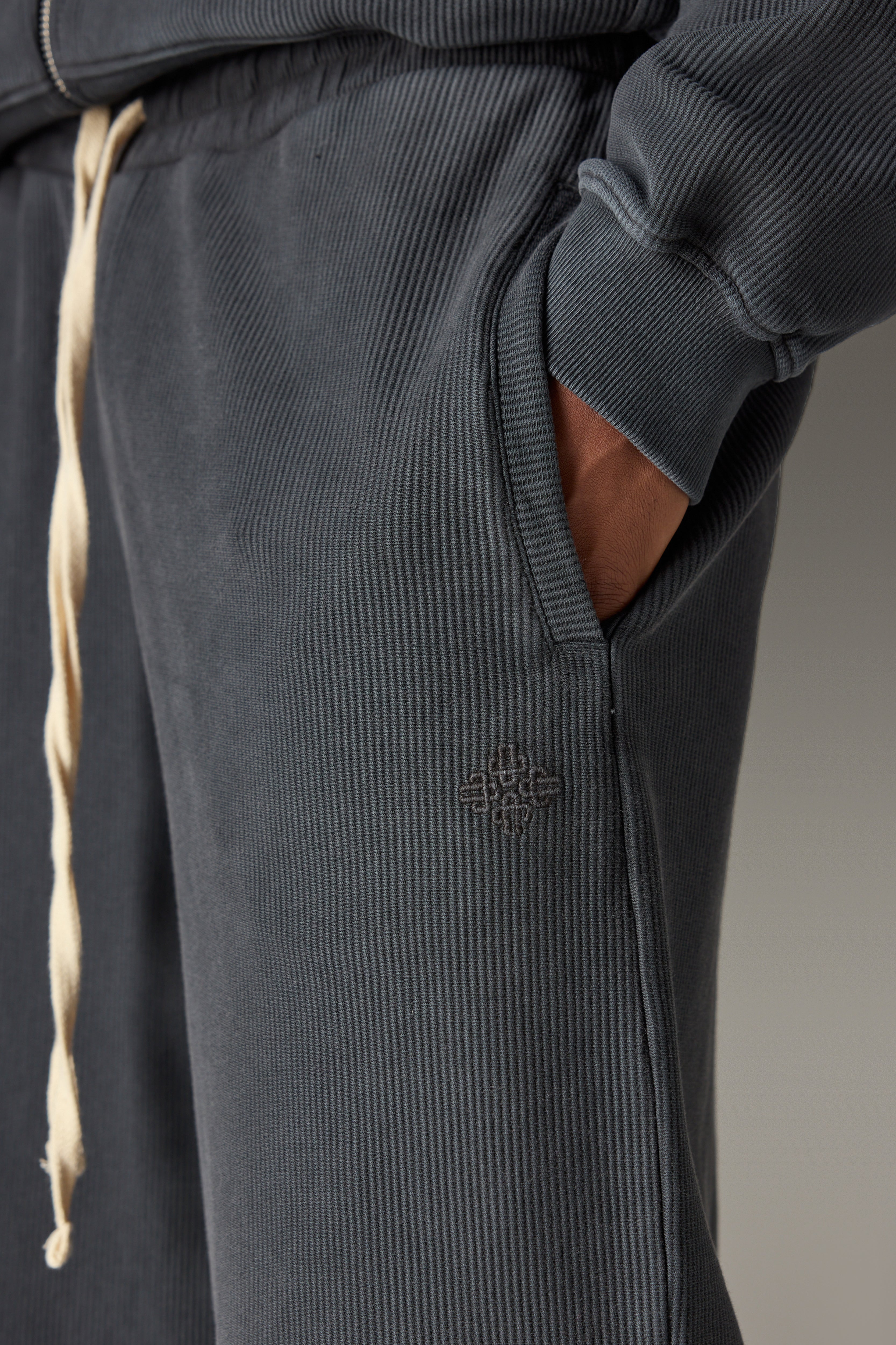 HEAVYWEIGHT WASHED RIBBED JERSEY JOGGERS - WASHED BLACK