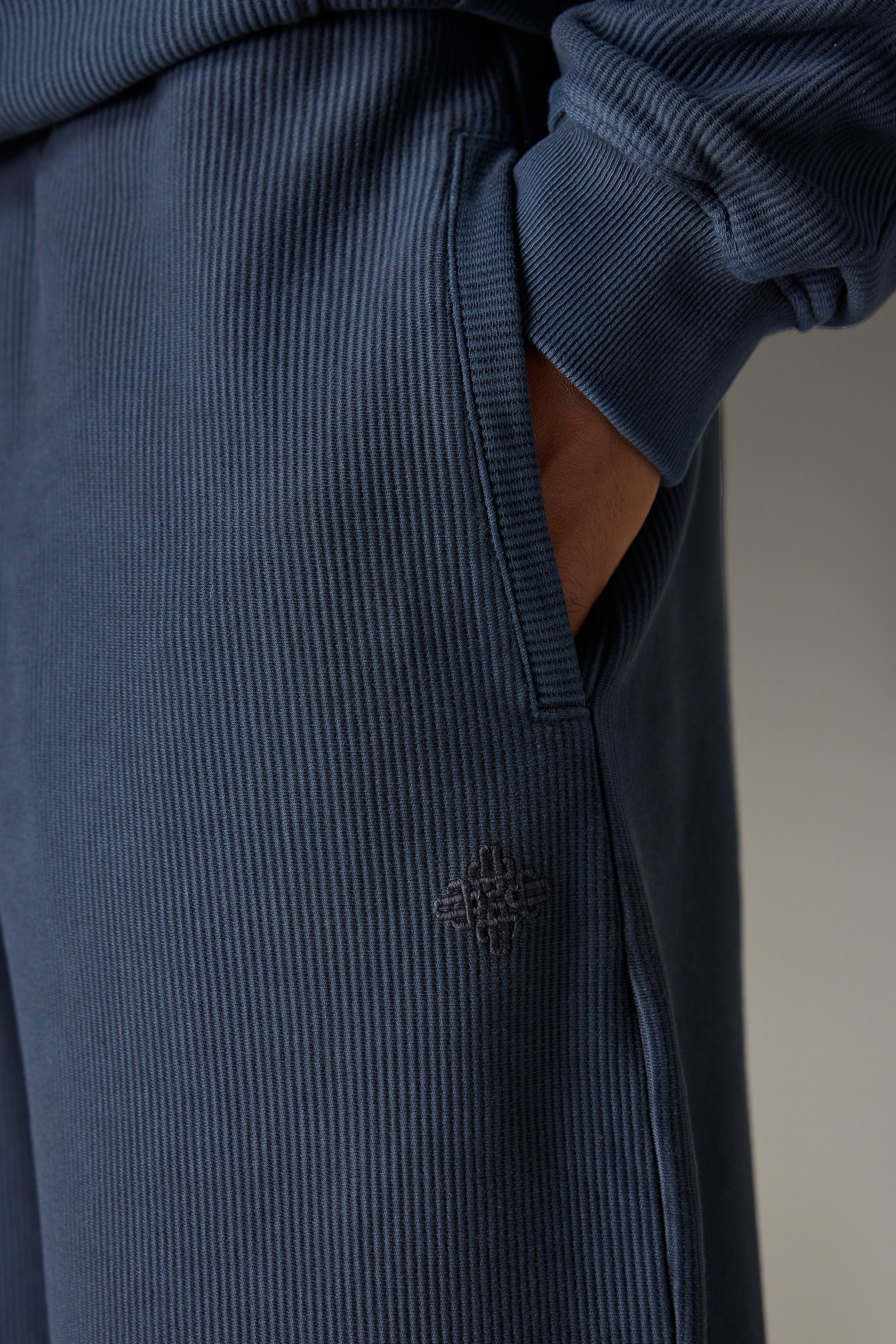 HEAVYWEIGHT WASHED RIBBED JERSEY JOGGERS - NAVY