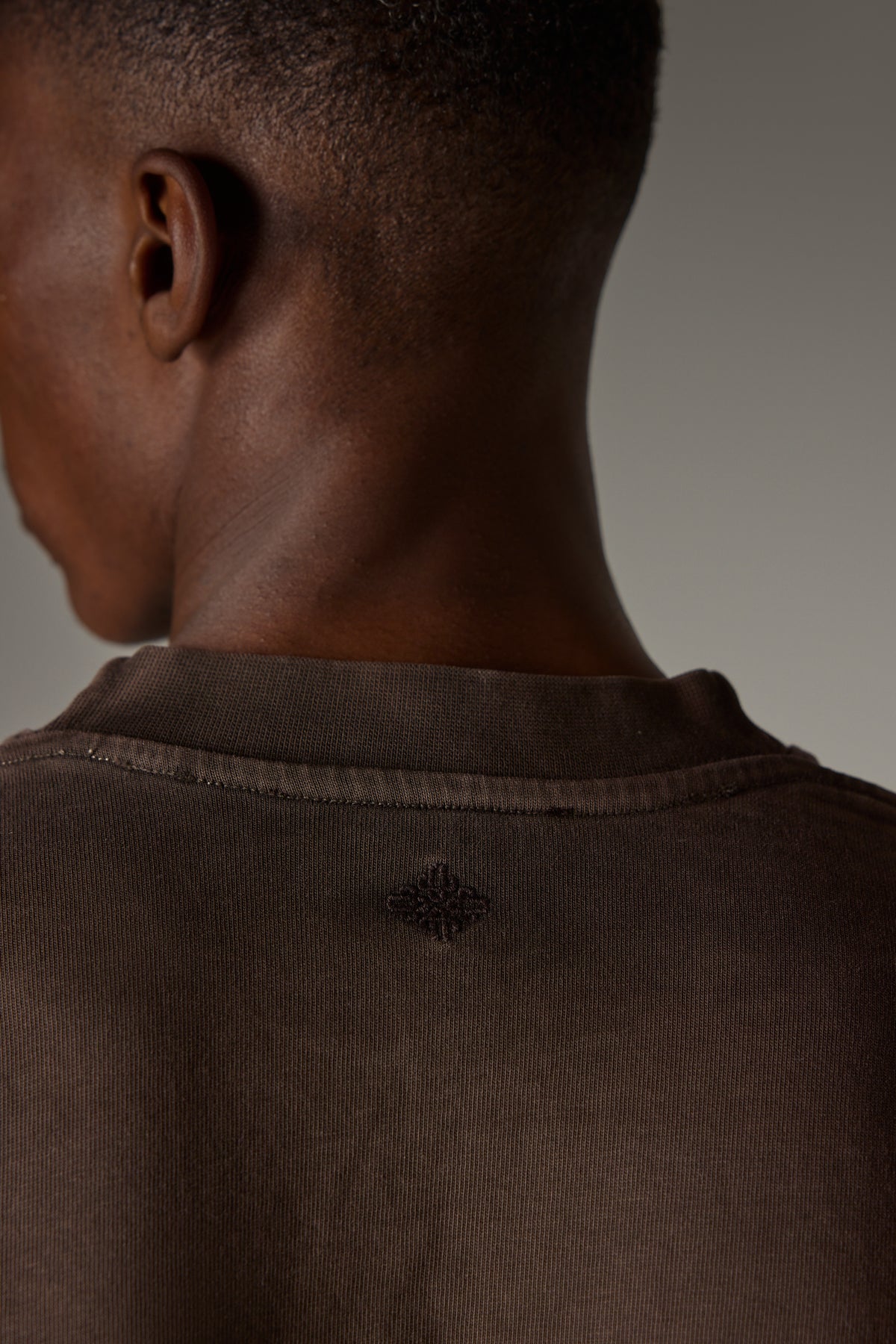 WASHED LONG SLEEVE T-SHIRT - BROWN